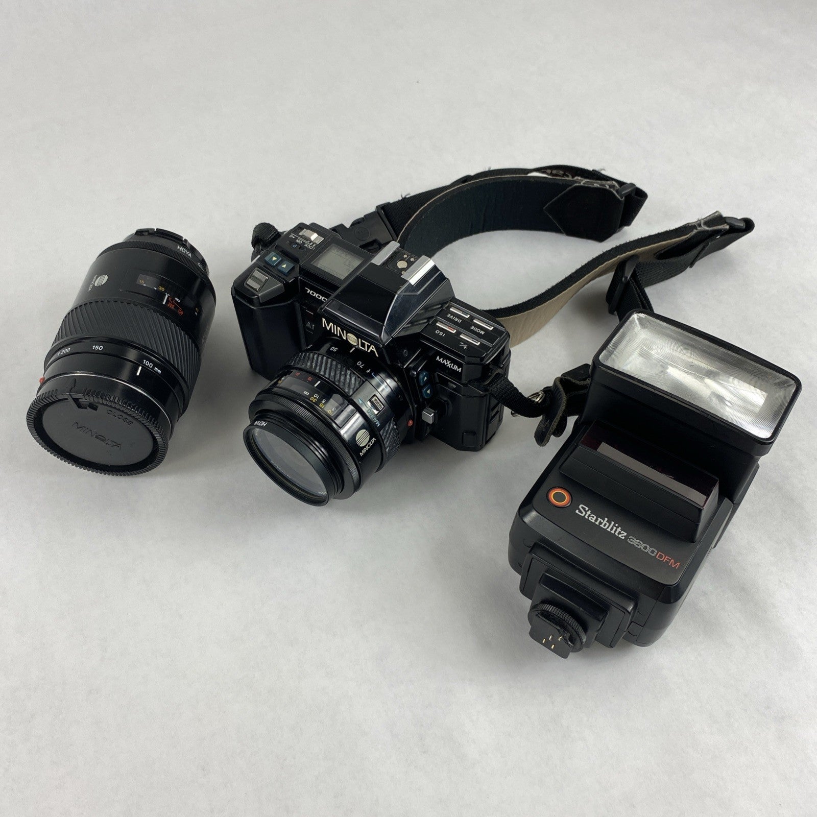 Minolta Maxxum 7000 AF SLR 35mm Film Camera With Extra Lens and Flash Attachment0