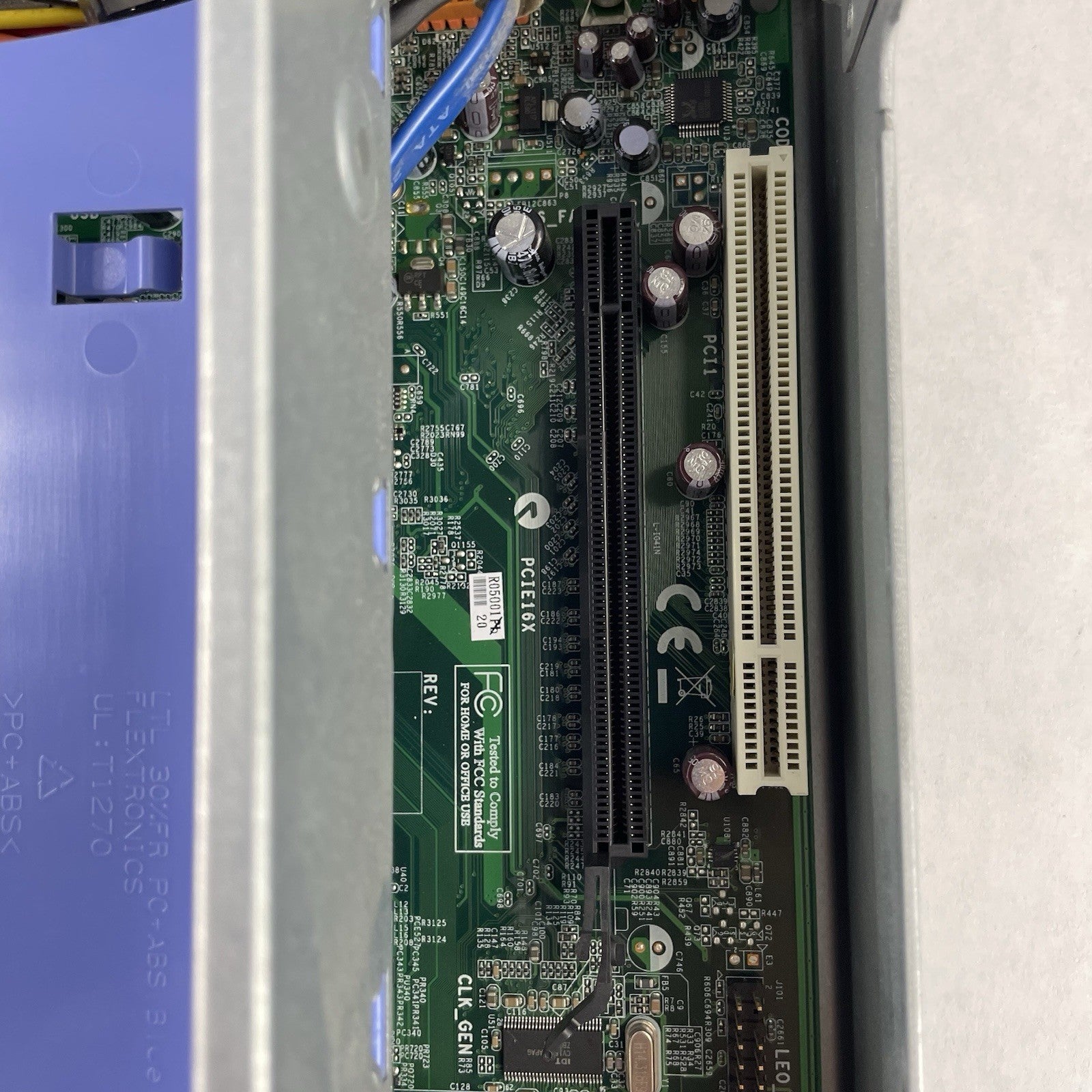 Lenovo ThinkCentre 7269C2U SFF Core 2 Duo E7400 2.80 GHz 3 GB RAM No HDD/OS14