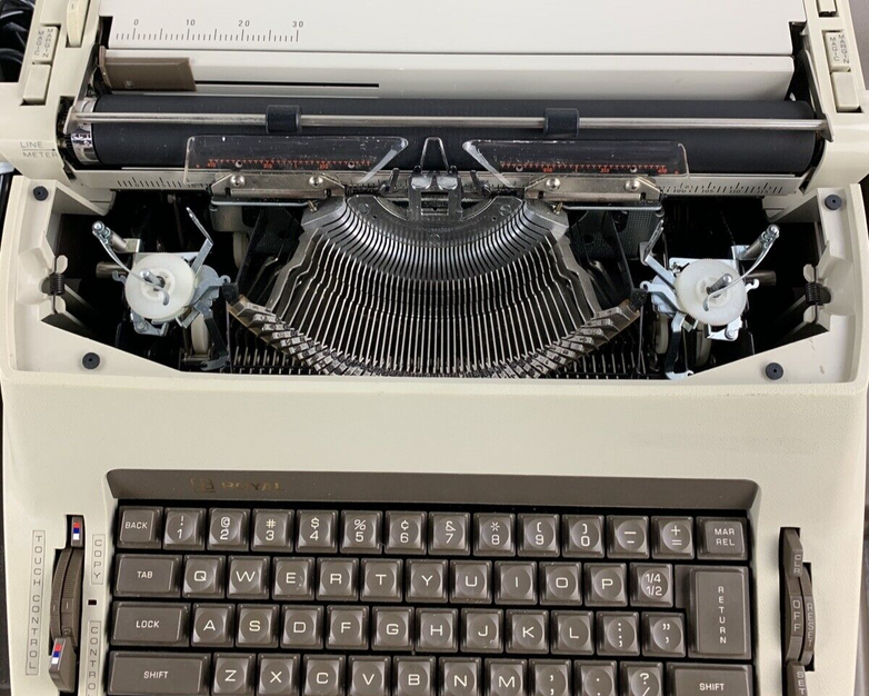 Royal Medallion II Portable Electricl Typewriter Power Tested w/ Case Vintage