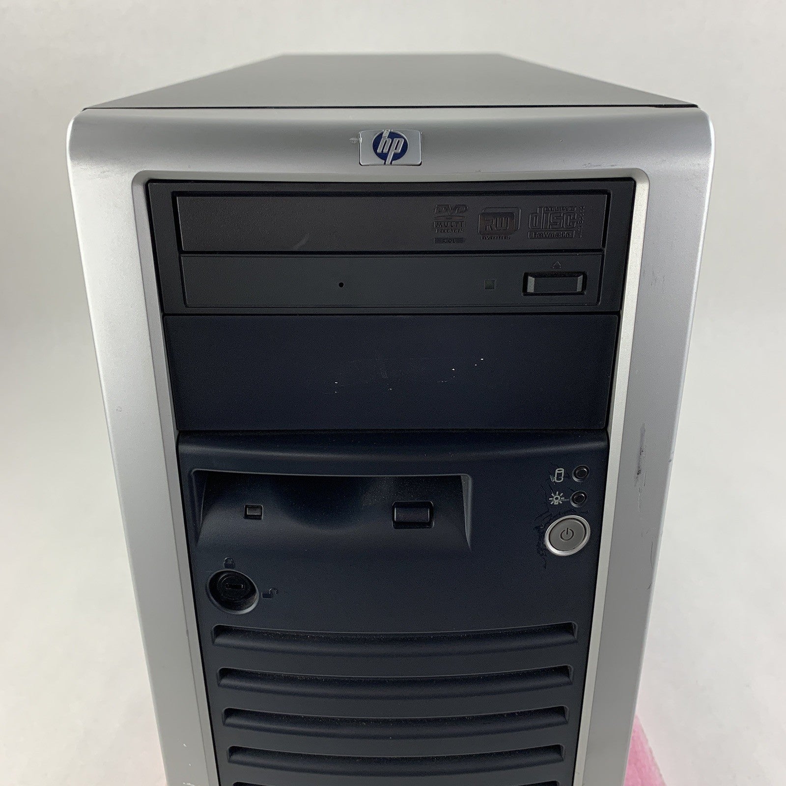 HP Proliant ML150 G2 Tower Server 1x Xeon 3.0 GHz 3 GB Ram No OS No HDD
