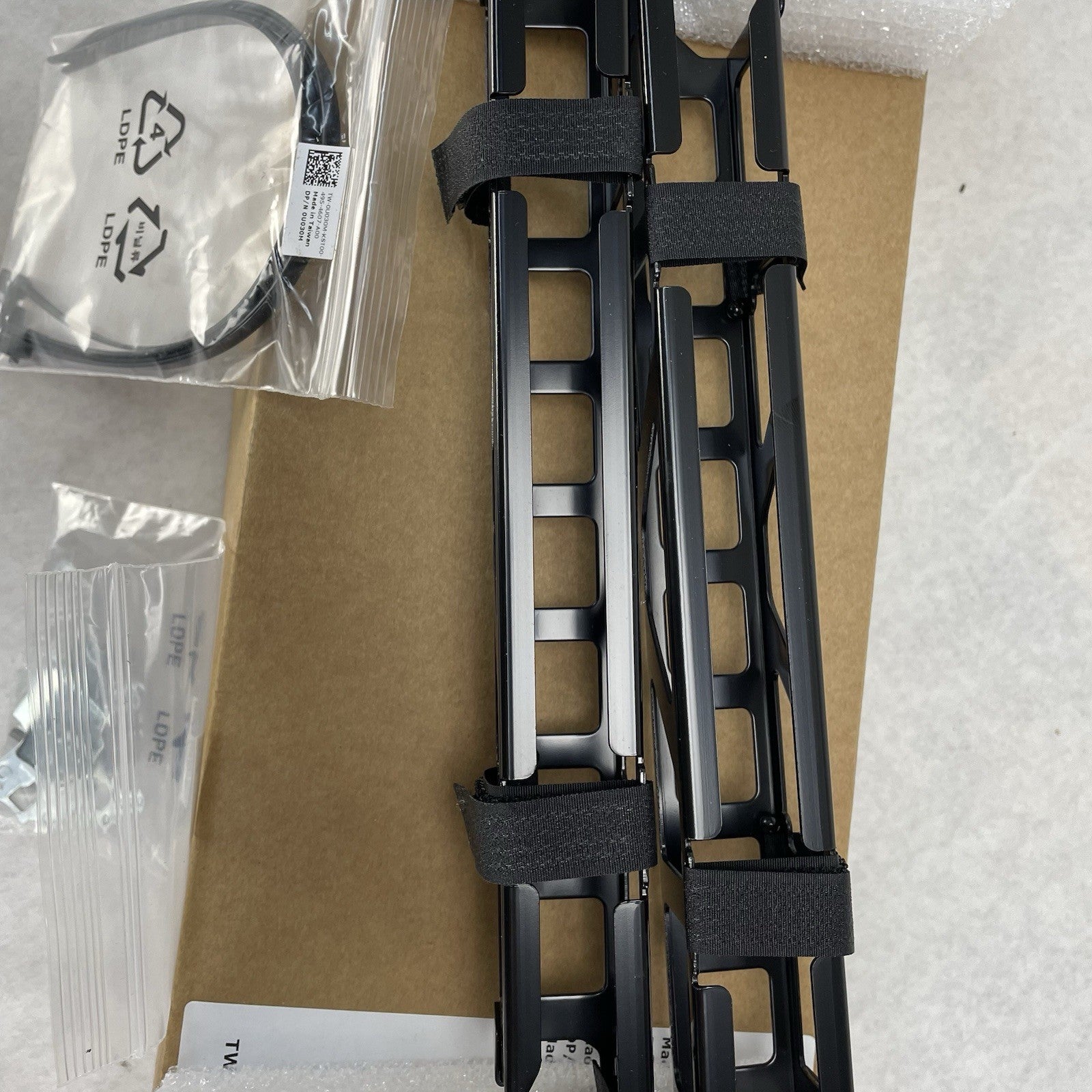 Dell PowerEdge Mounting Rack Rail Kit RCKRL,CMA,SPR,1U DP/N 0TYYJN