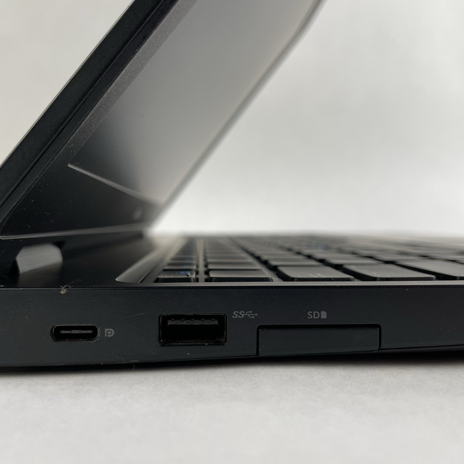 Dell Latitude 5580 15.6" i5-7300U 2.60 GHz 8 GB RAM No SSD/OS/AC/Batt6