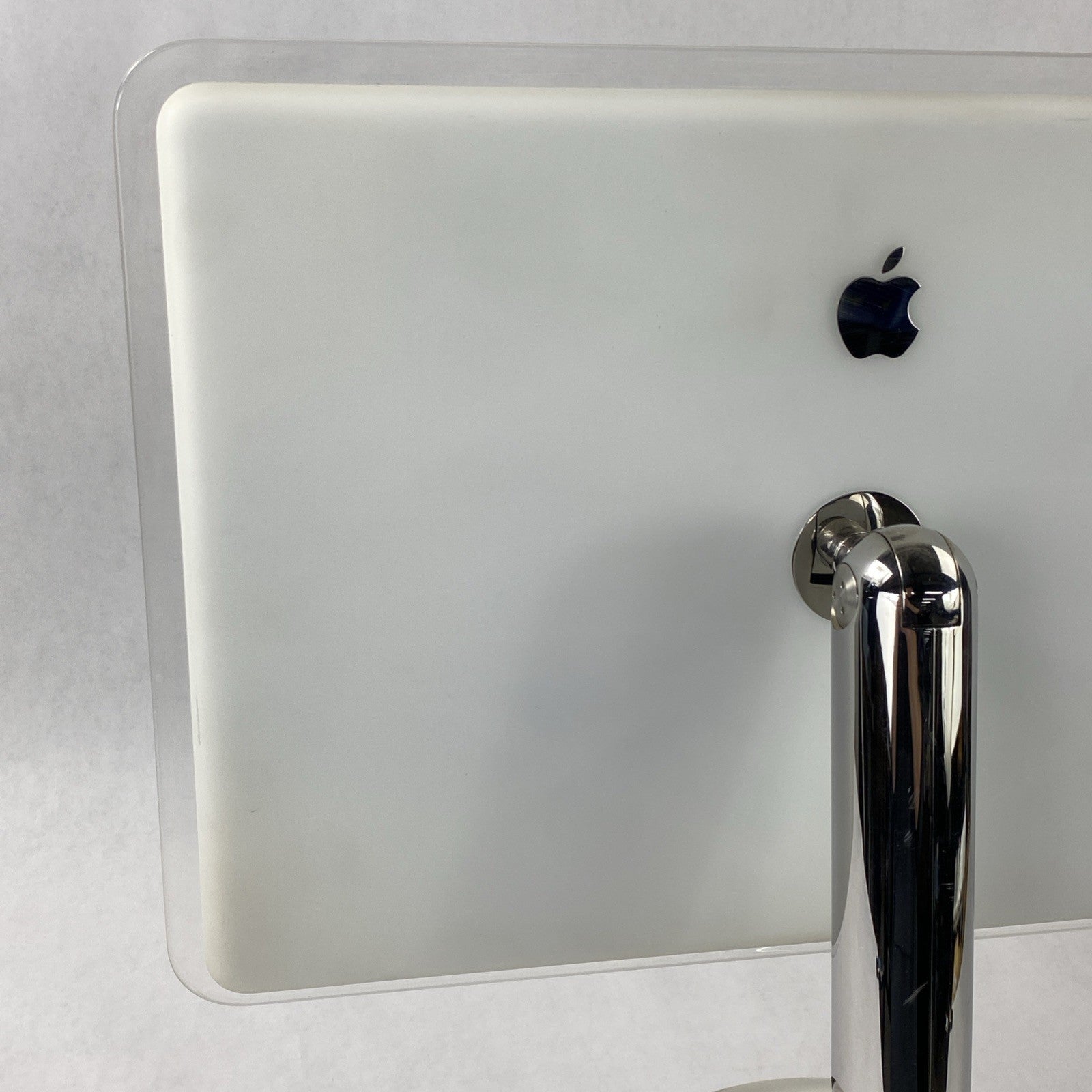 Apple M6498 iMac G4 17" 2003 PowerPC 7445 G4 1.00 GHz 256MB RAM No HDD No OS