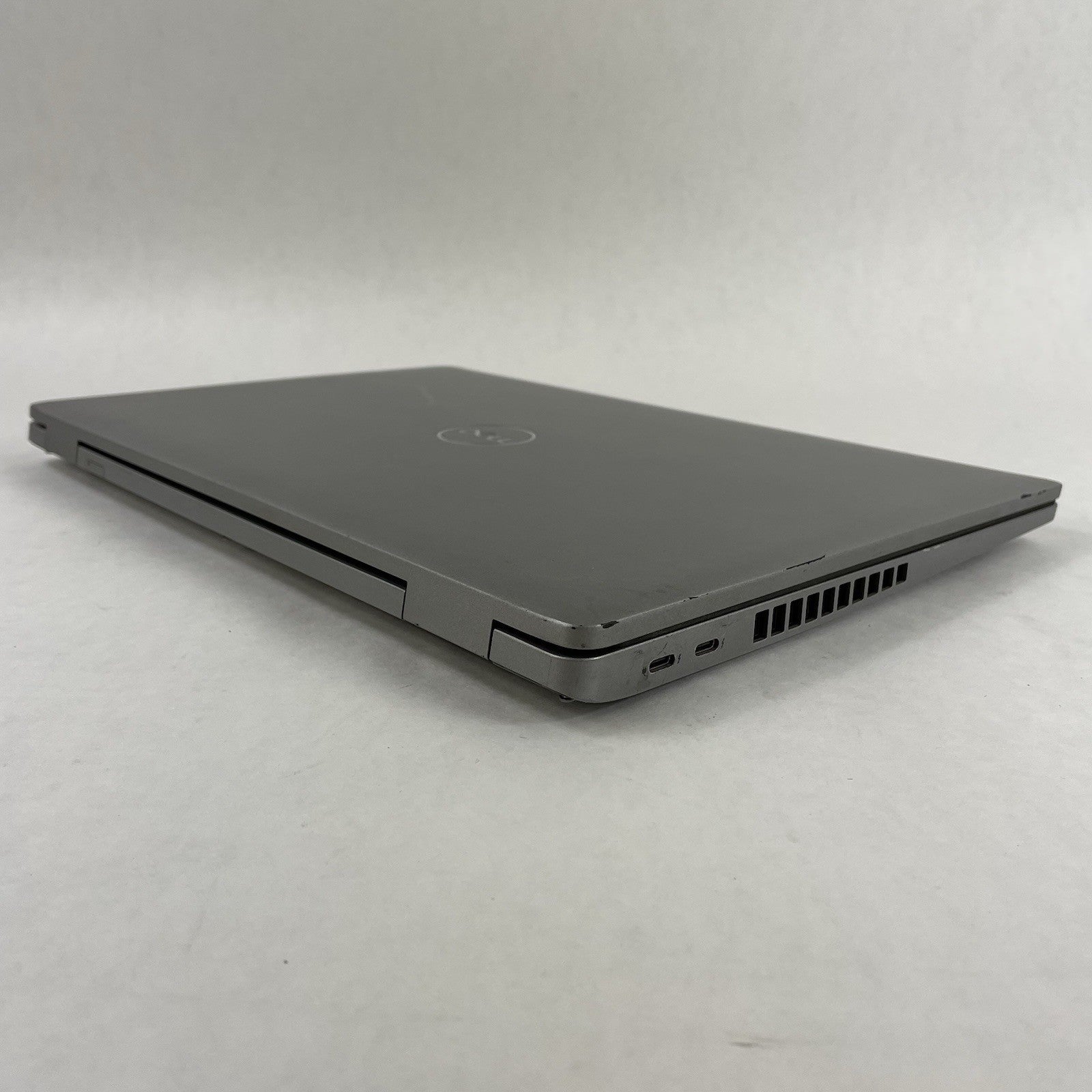 Dell Latitude 5520 15.6" i5-1135G7 1.40 GHz 8 GB RAM No SSD/OS/AC - Bad Paint13