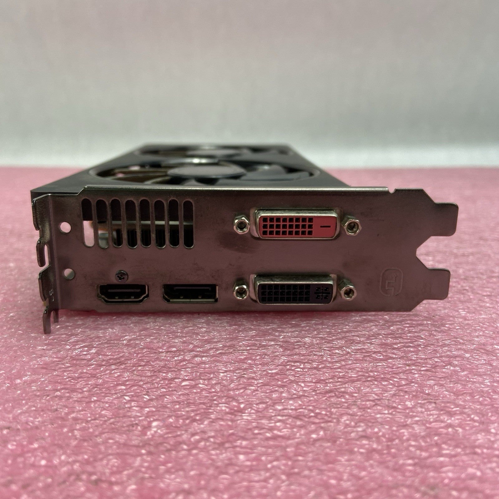 XFX Radeon R9 285 918M 2GB VRAM GDDR5 PCIe Graphics Card4