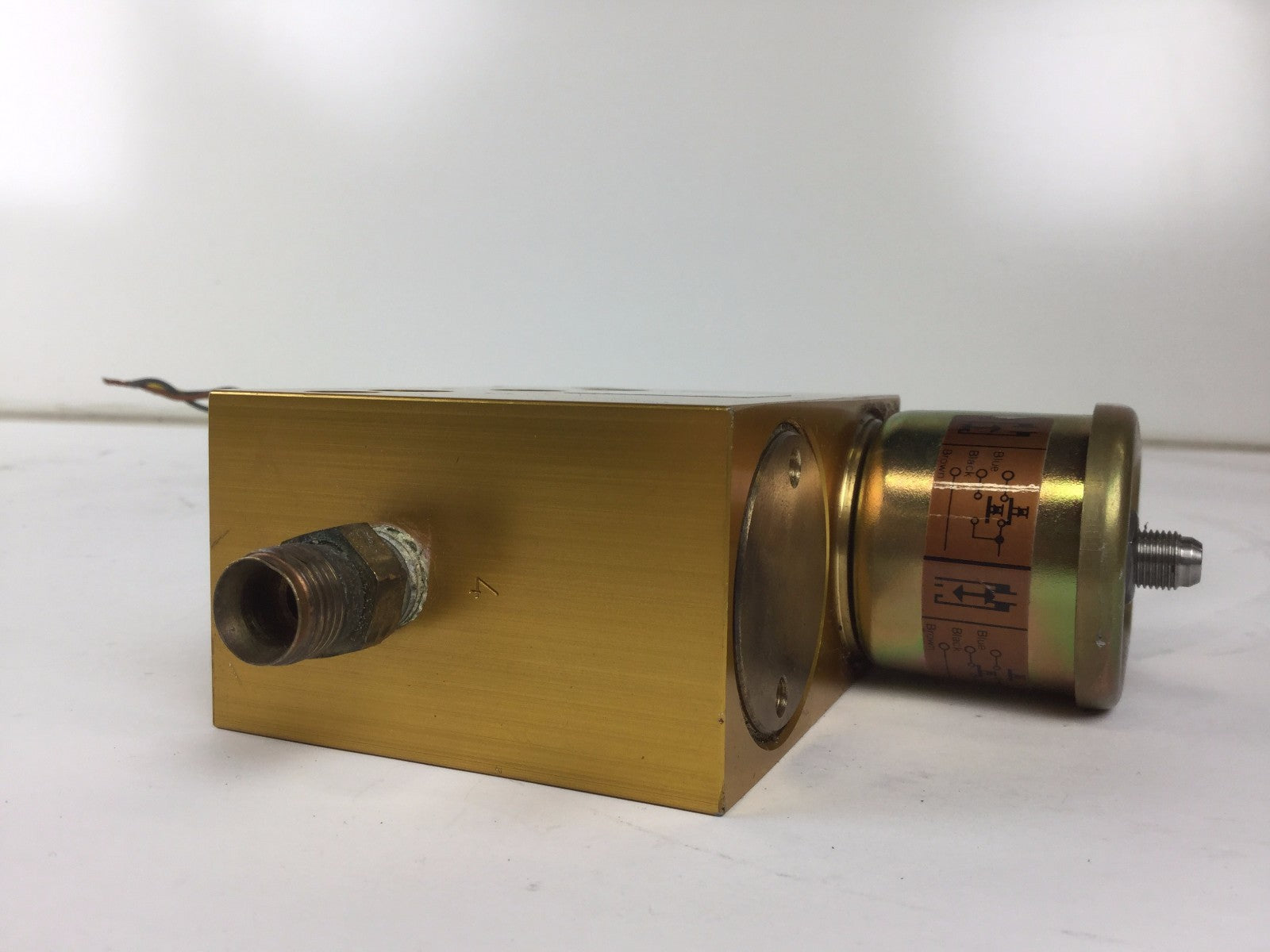 PARKER LUCIFER 345B04 488163N9 250 V= Directional Valve