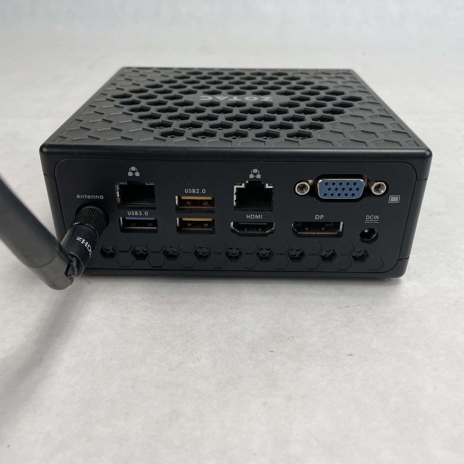 ZOTAC ZBox CI323 Nano Micro Celeron N3150 1.60 GHz 4 GB RAM No SSD No OS