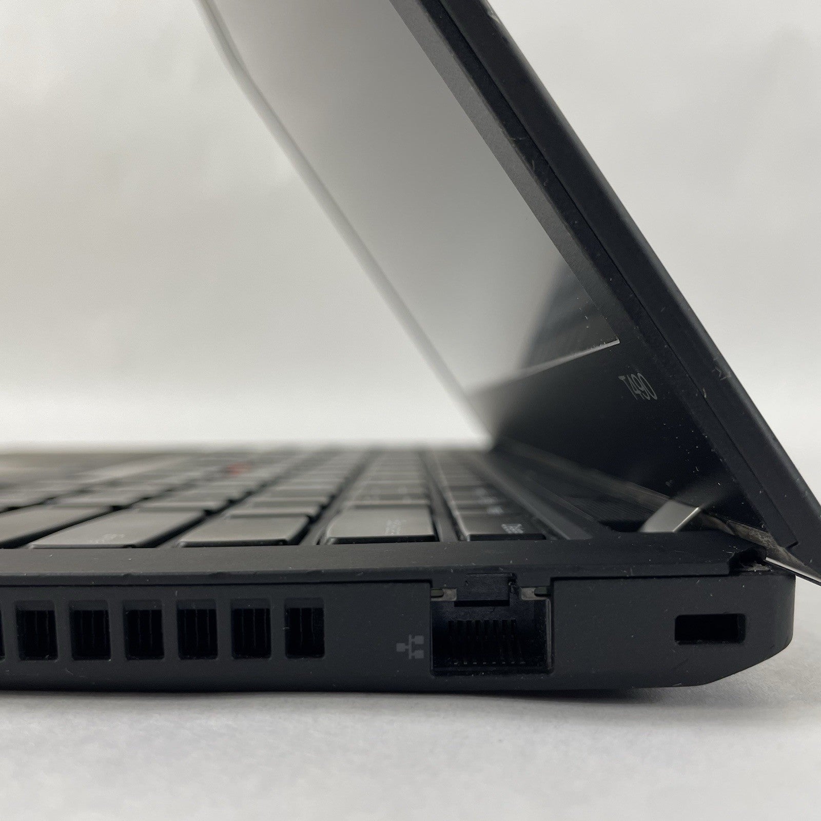 Lenovo ThinkPad T490 14" i5-8365U 1.60 GHz 8 GB RAM No SSD/OS/AC - Bad Hinge8