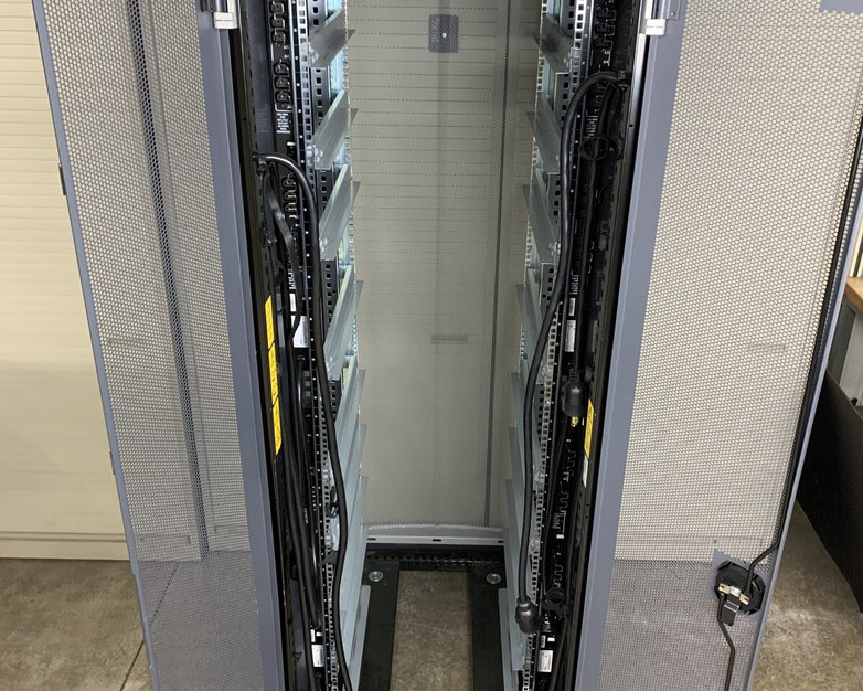 NETAPP NAC-0501 Server Rack Cabinet Unlocked No Keys