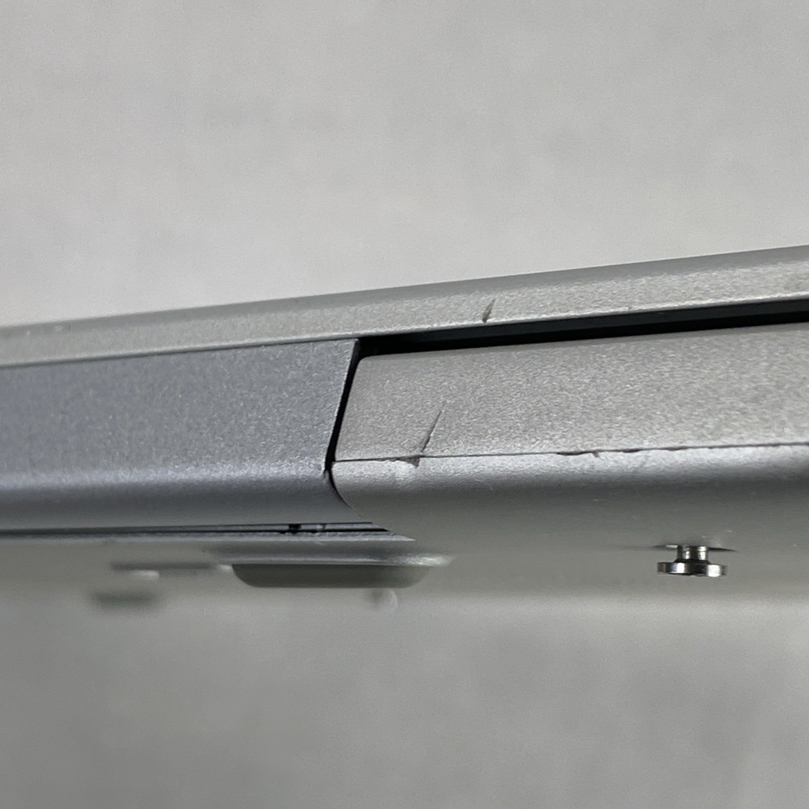 HP EliteBook 840 G5 Core i5-7200U 2.50 GHz 8GB RAM 15.6" No Battery No HDD No OS