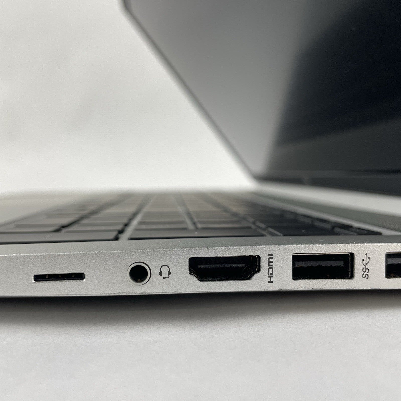 HP EliteBook 655 G10 15.6" AMD Ryzen 7 Pro 7730U 2GHz 8GB RAM No SSD/OS/AC- READ7