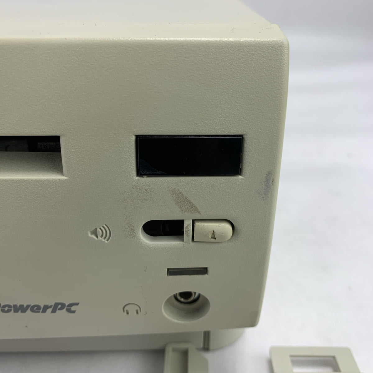 Macintosh Performa 6220CD - No HDD NO OS - Missing Volume Button- CD Drive Stuck2