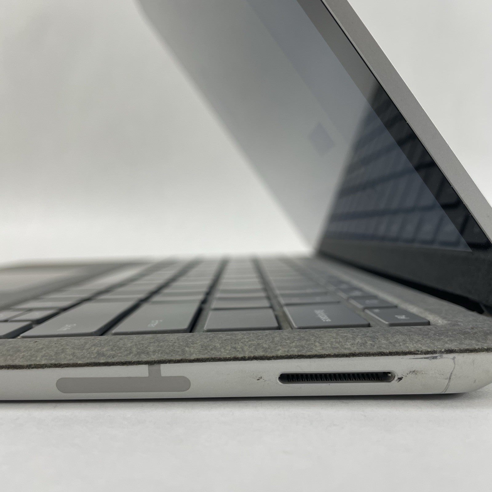 Microsoft Surface 13.3" i7-7660U 2.50 GHz 8 GB RAM 256GB SSD Win11 - READ6