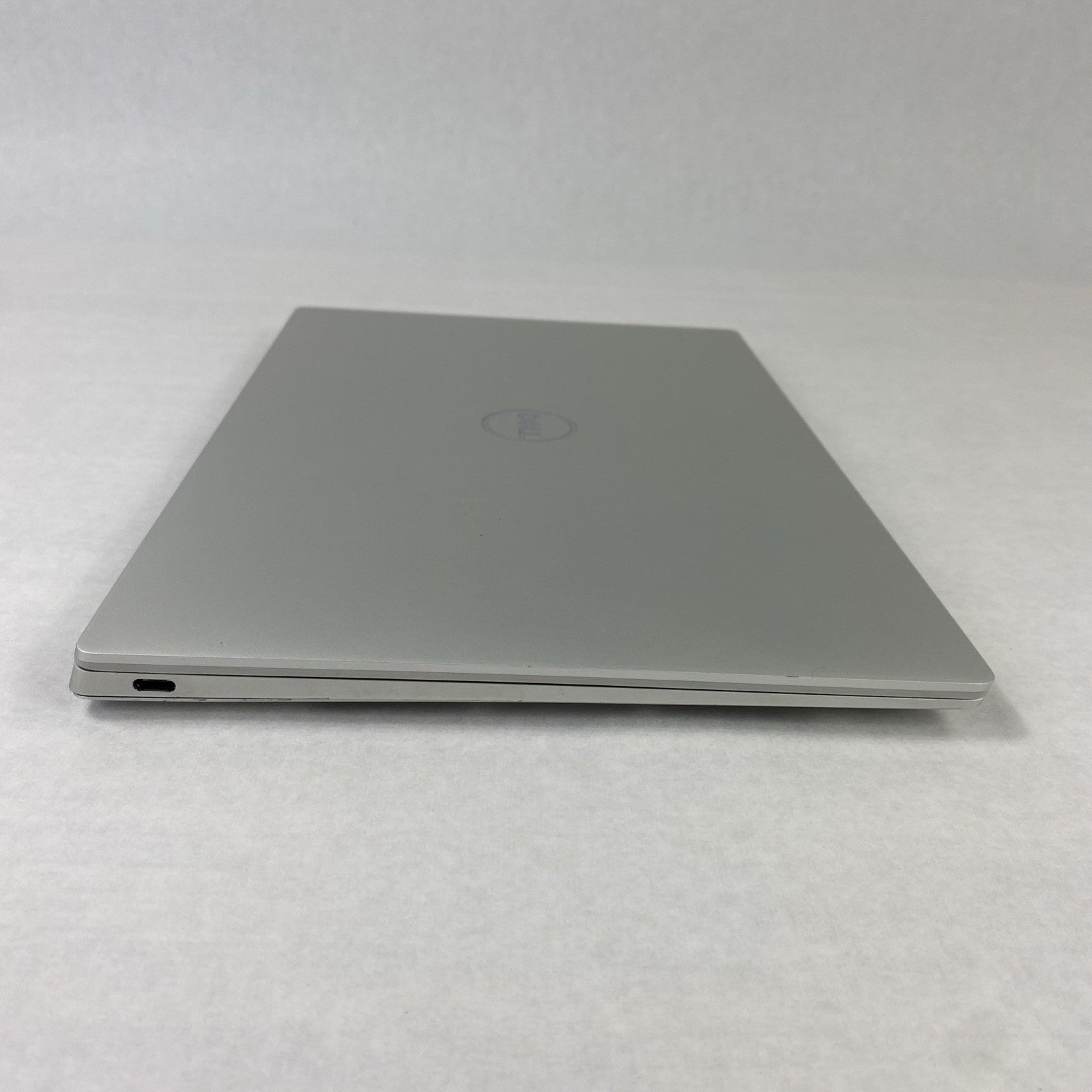 Dell XPS 9320 13.3" Touch i7-1260P 3.26 GHz 16 GB No HDD No OS