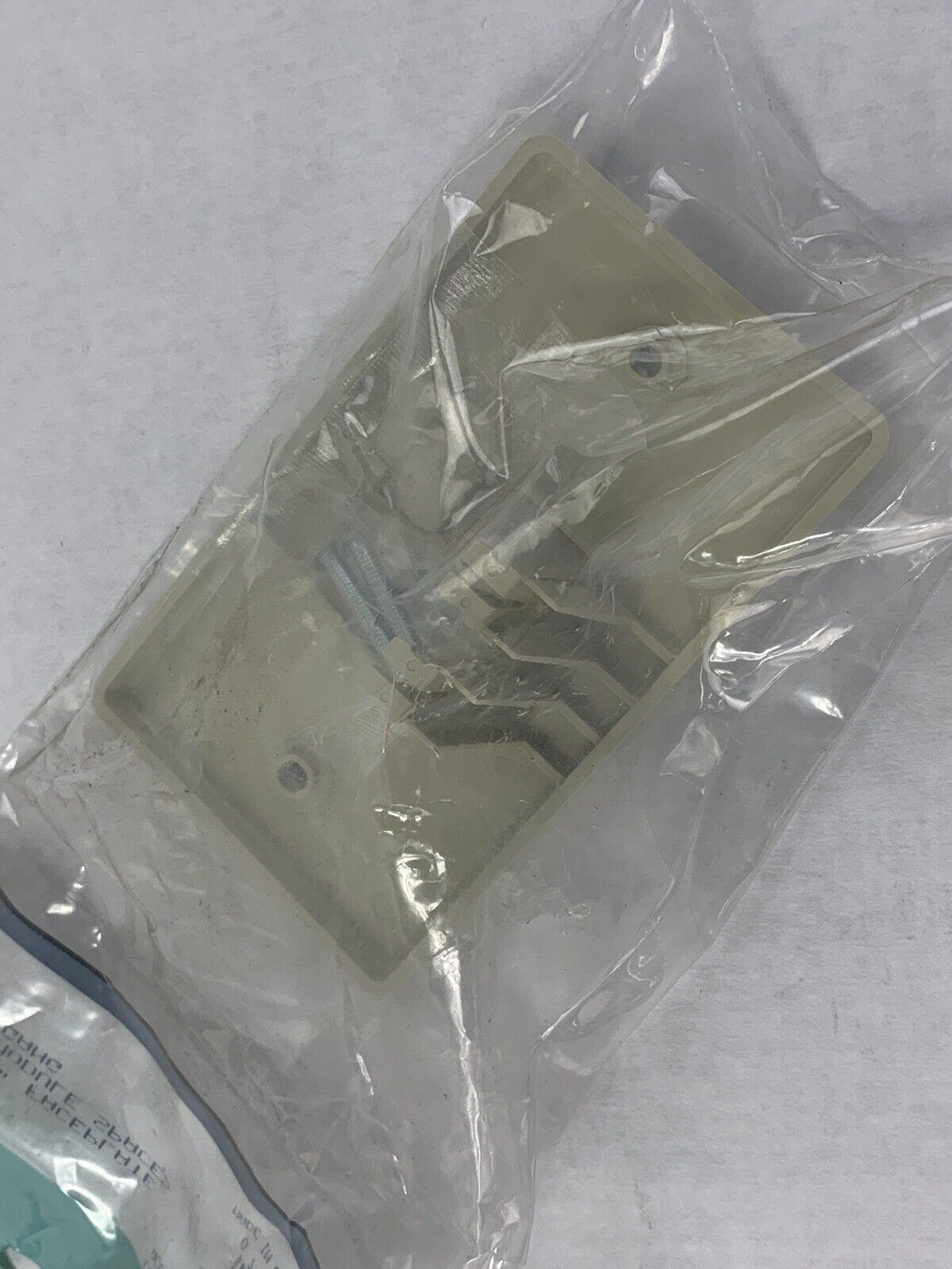 Panduit MFPD2EI MINI-COM Faceplate 1-Gang, 2-Module 2 Port Ivory