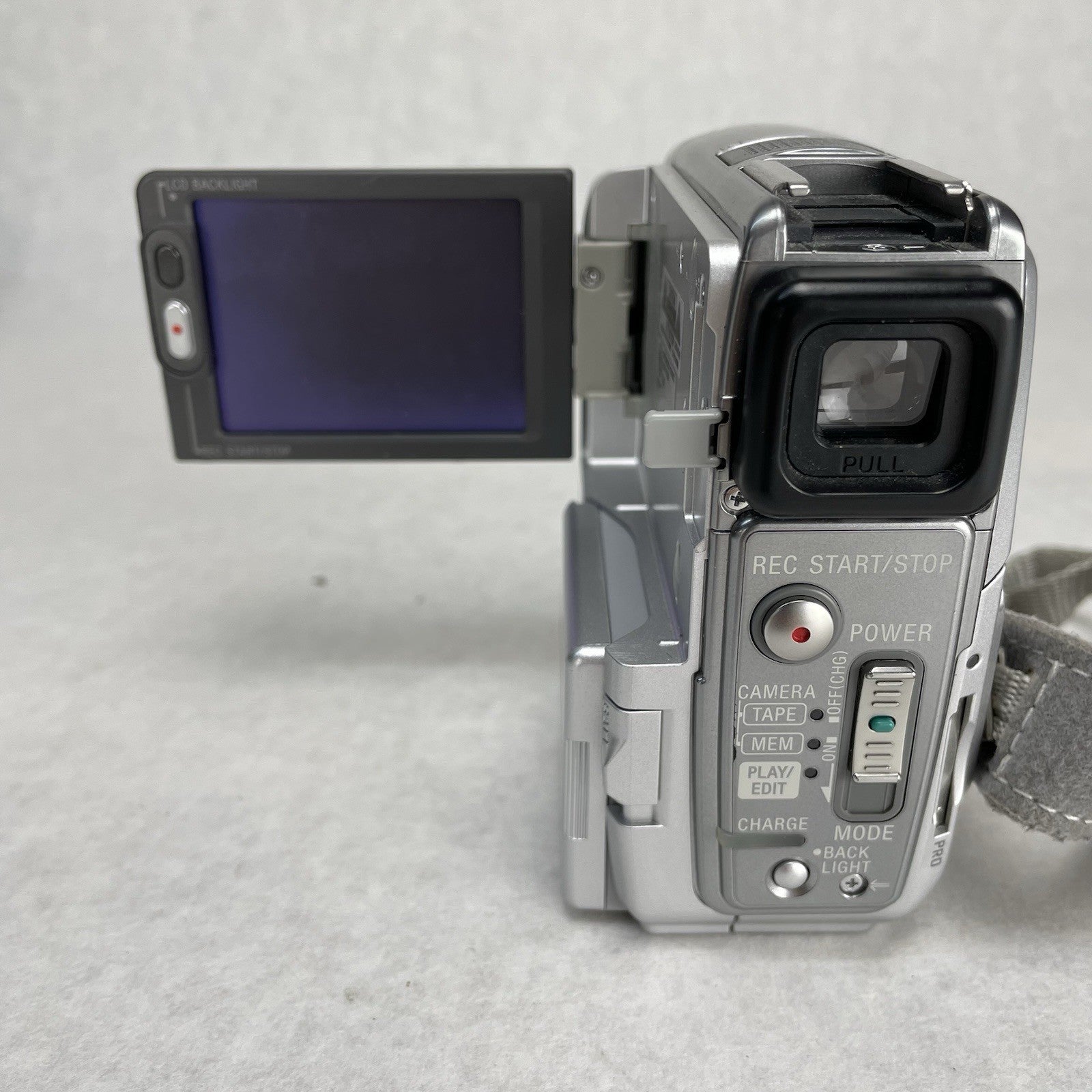 Sony Handycam DCR-PC109 Mini DV Hybrid Camcorder With Nightshot / Nightvision