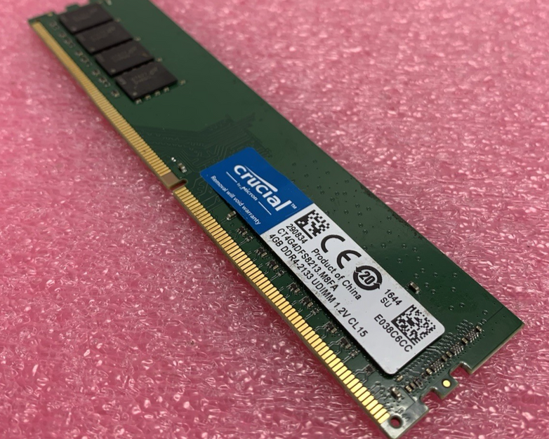 Crucial CT4G4DFS8213.M8FA 4GB DDR4 SDRAM Memory Stick