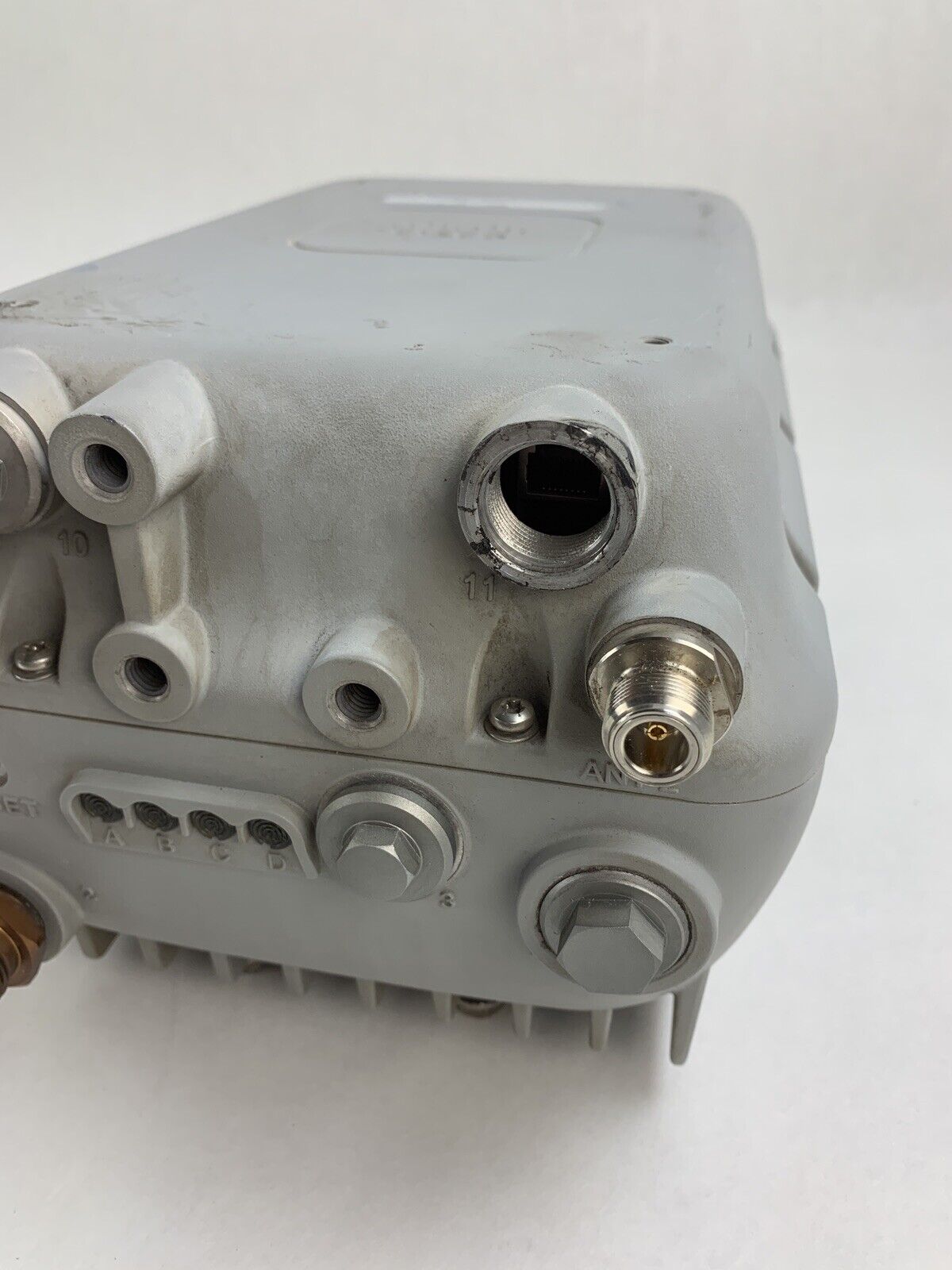 Cisco AIR-AP1572EAC-B-K9 Aironet Outdoor Access Point Missing Screws and Covers