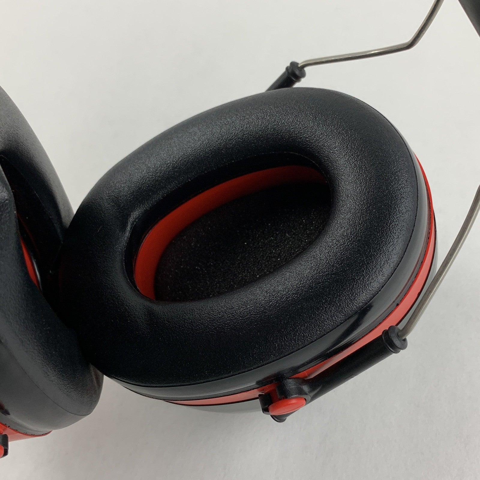 Peltor Optime 101 3M Ear Muffs Black/Red Hearing Conservation Lot of 4x