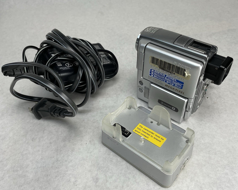 Sony Handycam DCR-PC109 Mini DV Hybrid Camcorder With Nightshot / Nightvision