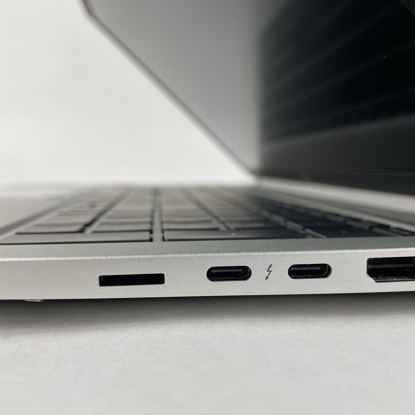 HP EliteBook 850 G8 15.6" i7-1185G7 3.00GHz 16GB RAM No SSD/OS/AC/Batt - Bad USB7