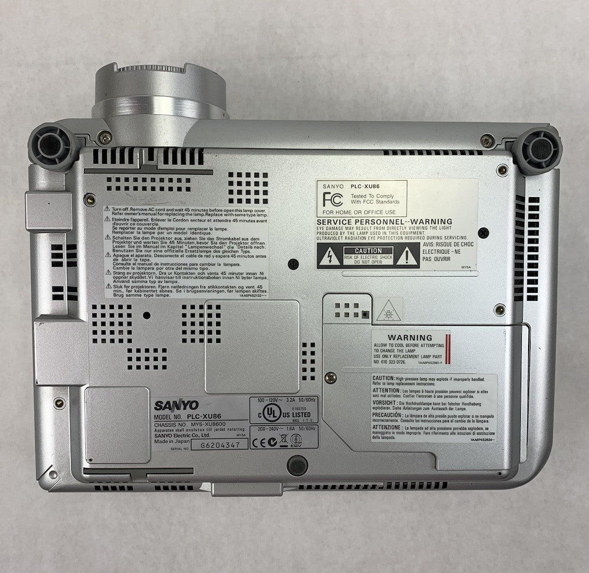 Sanyo PLC-XU86 LCD Projector – Parts or Repair Bad Lamp