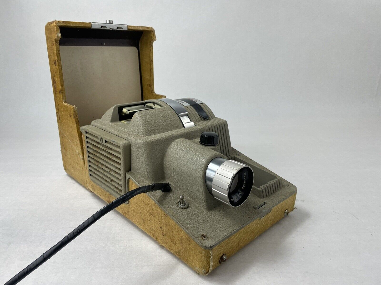Revere P-444 Slide Projector With Case - Untested Parts Only