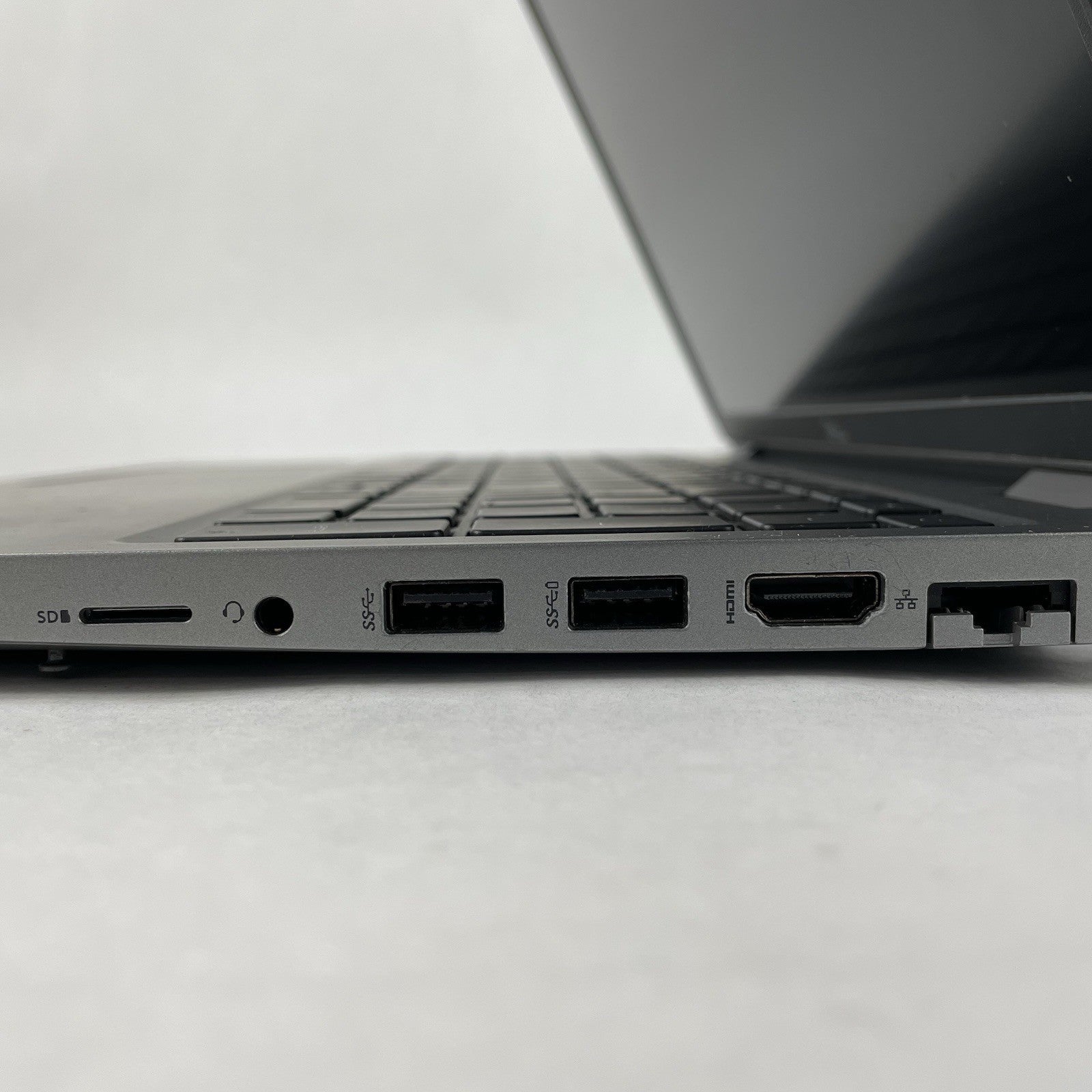 Dell Latitude 5520 15.6" i5-1145G7 2.6GHz 8GB RAM No SSD/OS/AC - Scratched Paint5