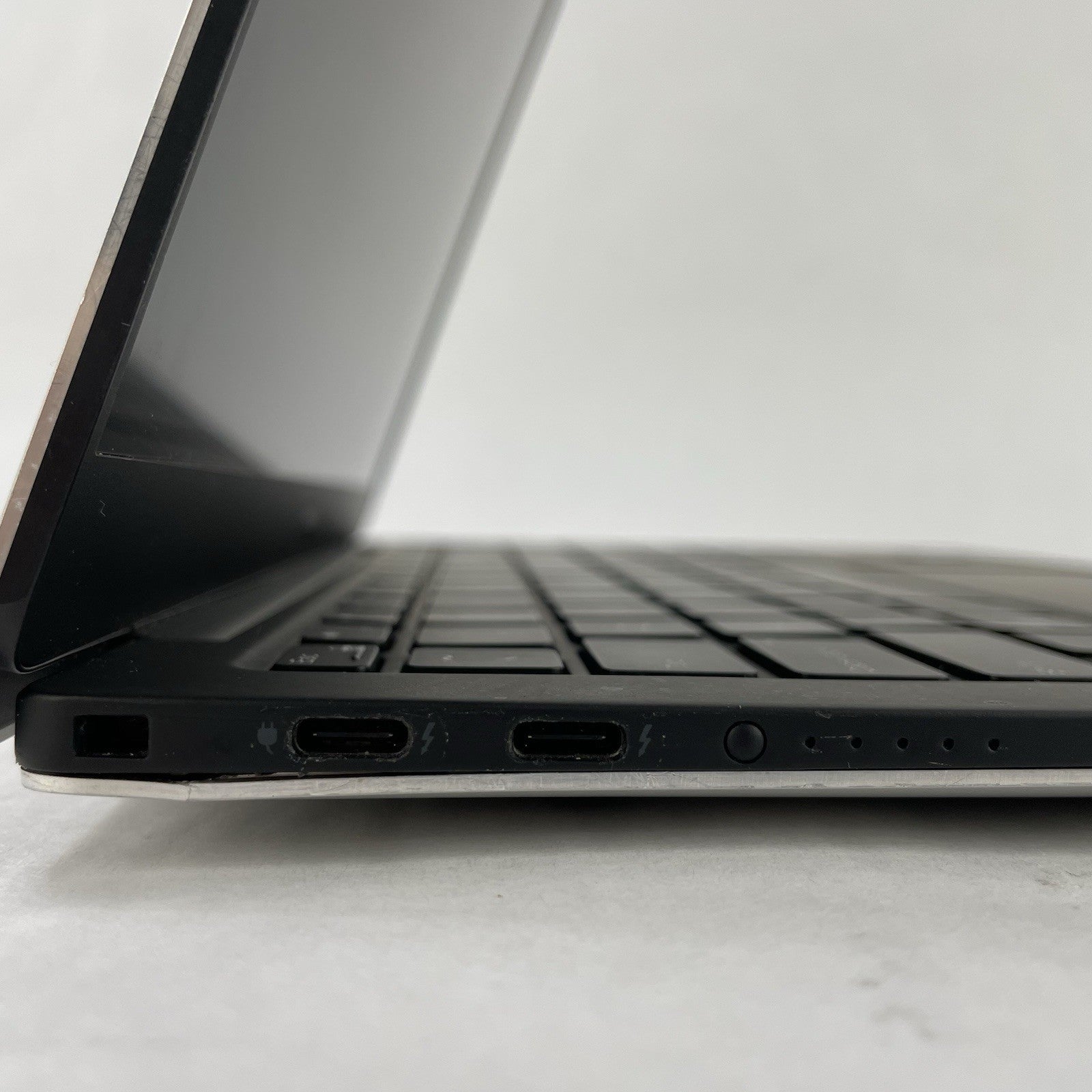 Dell XPS 13 9380 13.3" i7-8565U 1.80GHz 16GB RAM No SSD No OS No Batt Bad Corner9