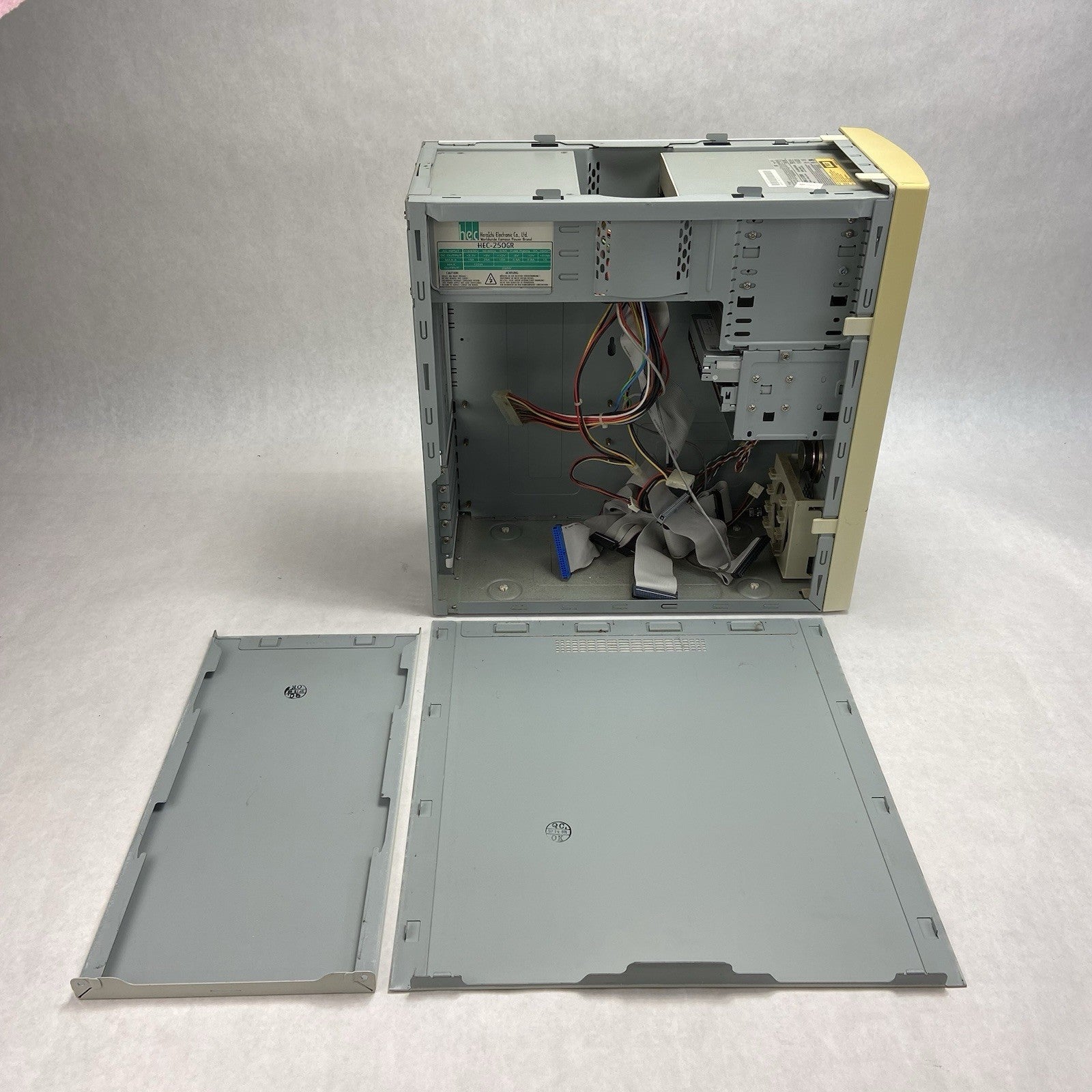 Vintage Unbranded Mid Tower Computer Case HEC HEC-250GR 250W ATX PSU7