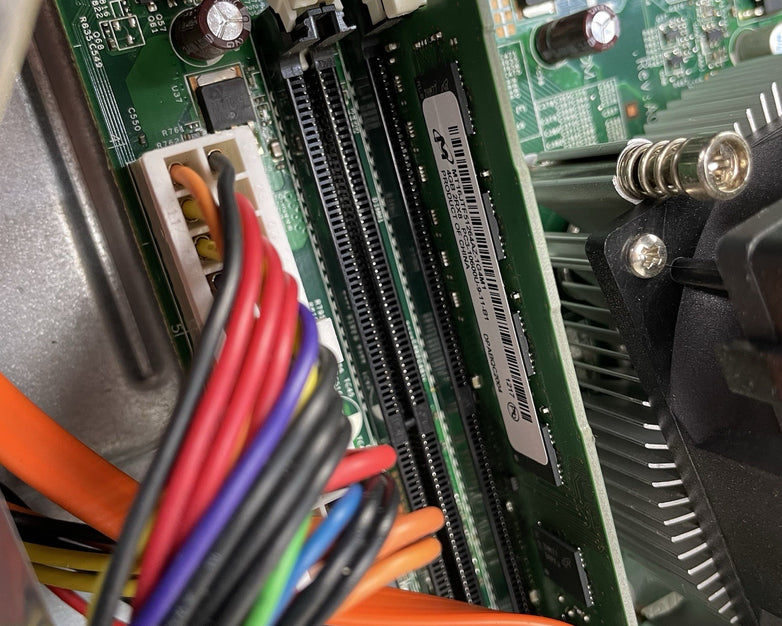 Dell OptiPlex 390 DT Pentium G630 2.70 GHz 4 GB Ram No HDD No OS