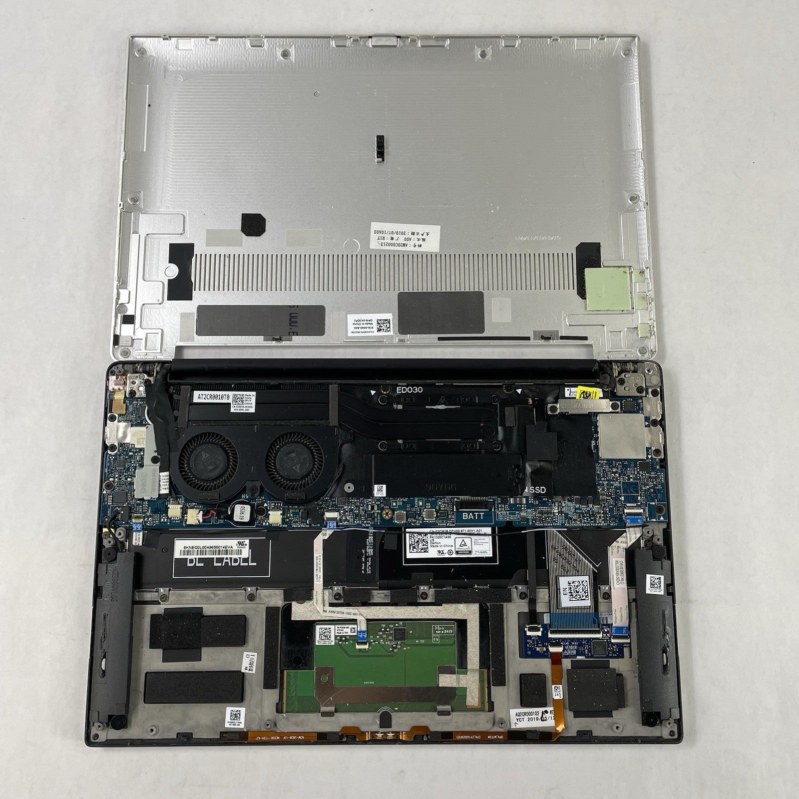 Dell XPS 13 9380 13.3" i7-8565U 1.80GHz 16GB RAM No SSD No OS No Batt Bad Corner18