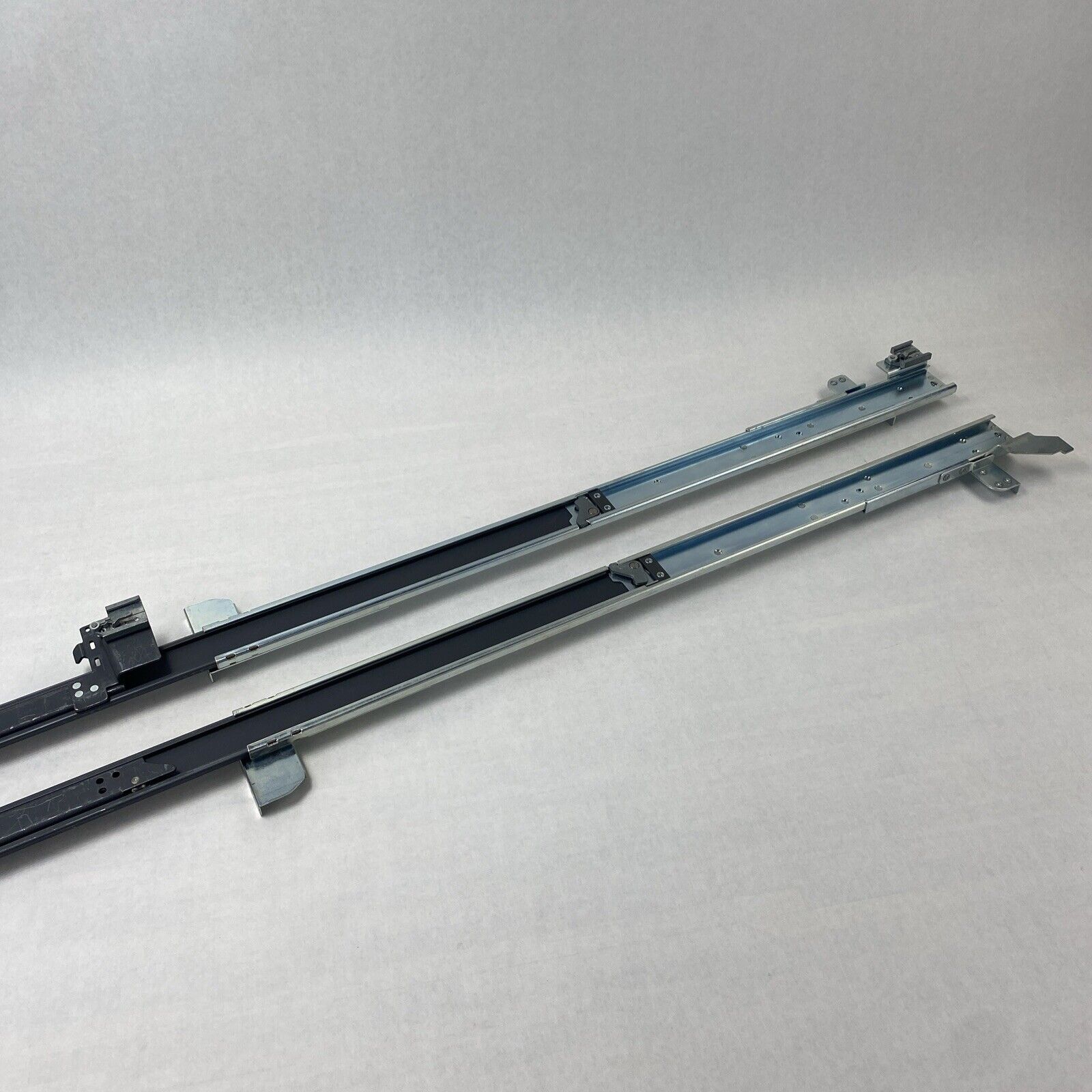 Unbranded L-4N344 / R-4N345 Left Right Server Rack Rail Set
