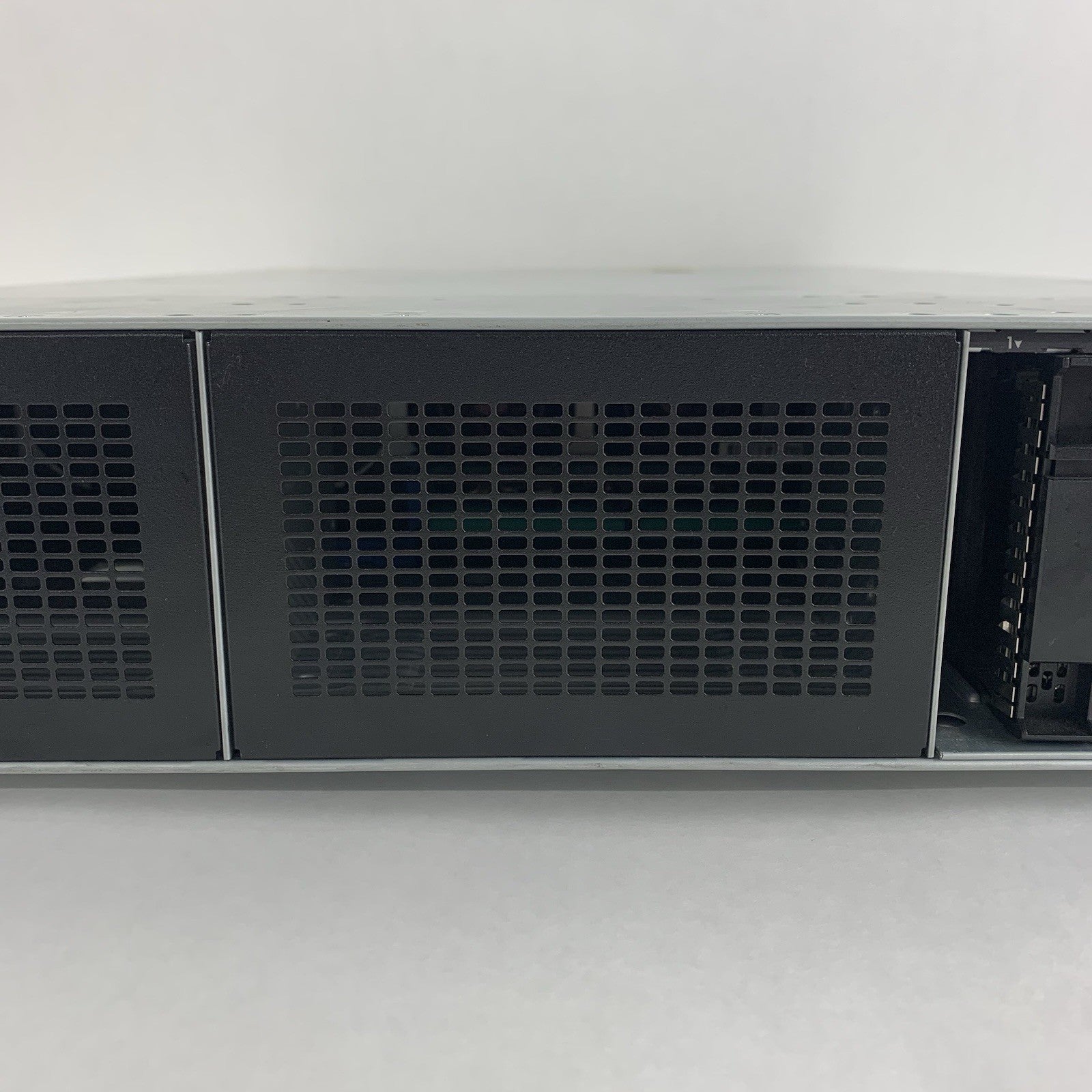 HP ProLiant DL380 Gen 9 1x Xeon E5-2640v4 2.4 GHz 16 GB Ram No HDD No OS No PSUs3