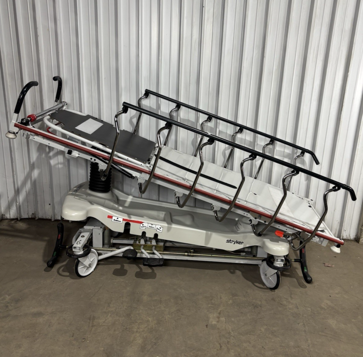 Stryker 1001 IPX2 Pedal Hydraulic Stretcher Deteriorated Rubber Wheels No Bed