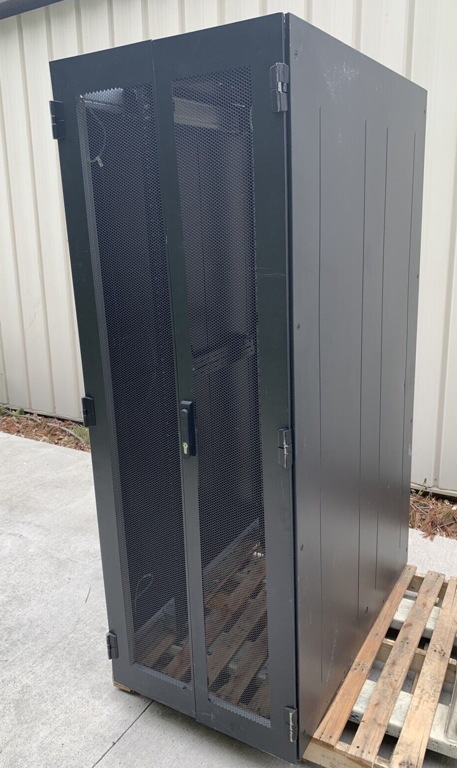 Emerson Knurr DCM Server Rack 42U 78"-48"-28"