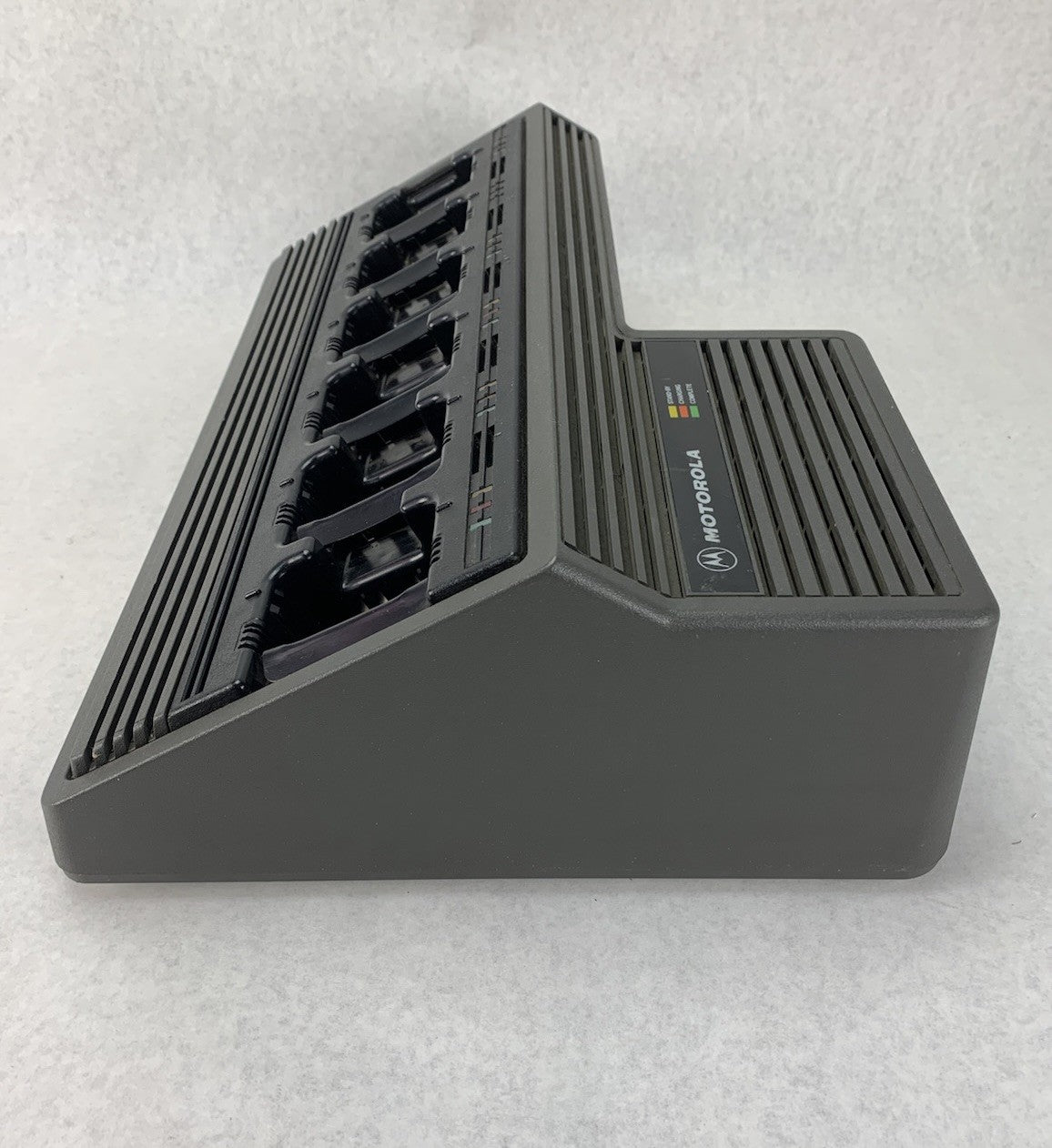 Motorola NTN1177A 6-Bay Radio Battery Charger2