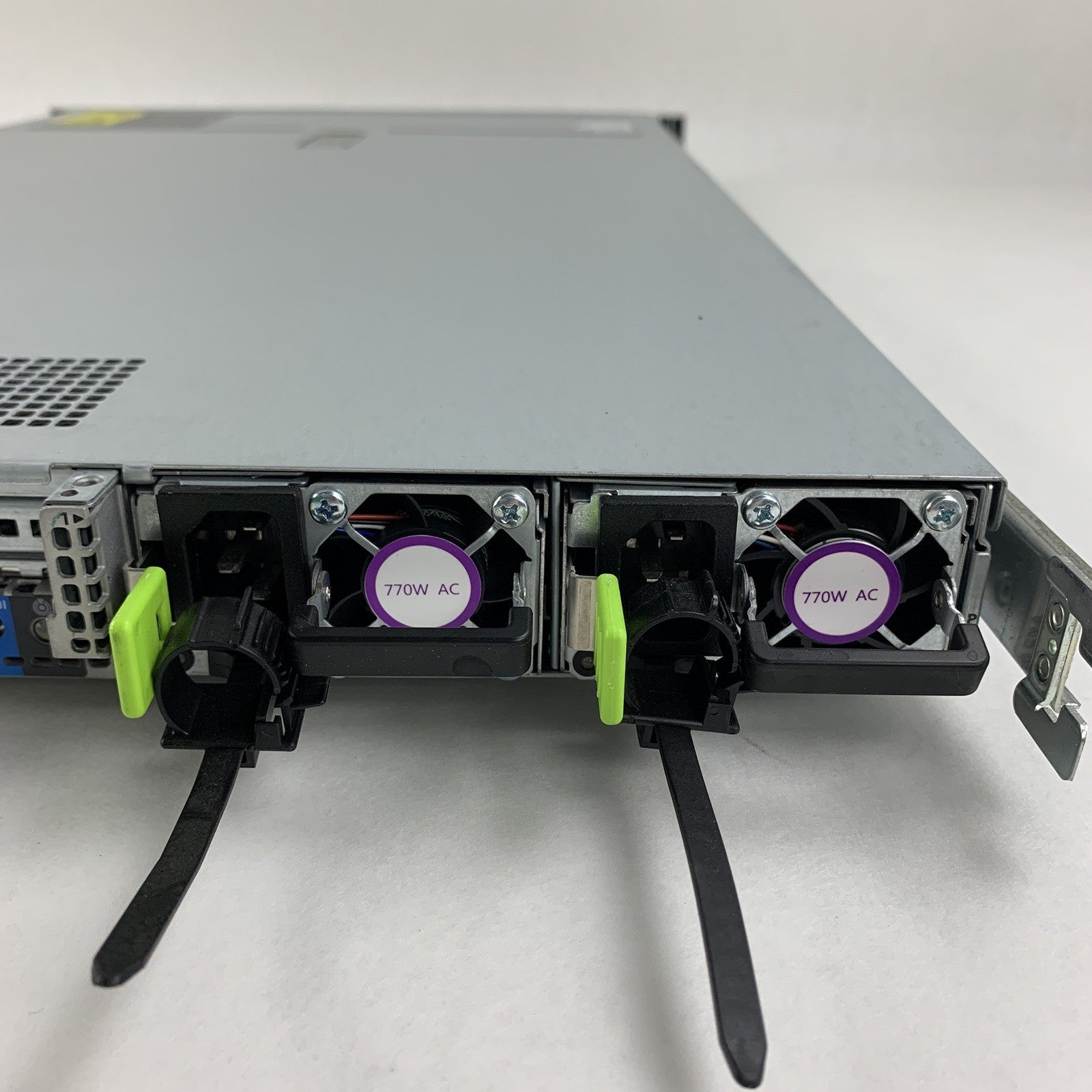 Cisco UCSC-C220-M4S Server 1x Xeon E5-2630 V3 2.4 GHz 32 GB RAM No OS No HDD
