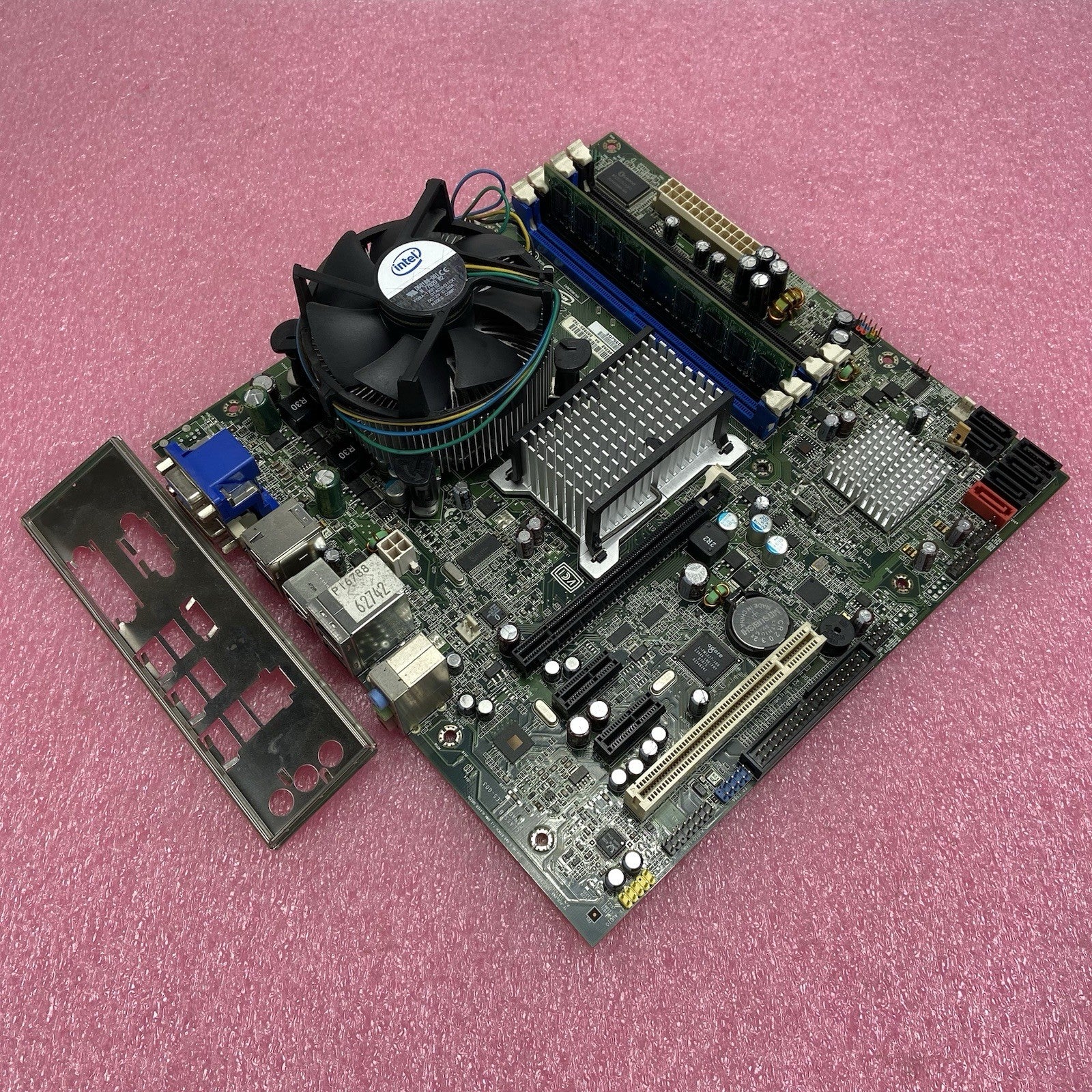 Intel DQ33JOE Motherboard Intel Core 2 Duo E6750 2.66GHz 2GB RAM w/IO Shield0