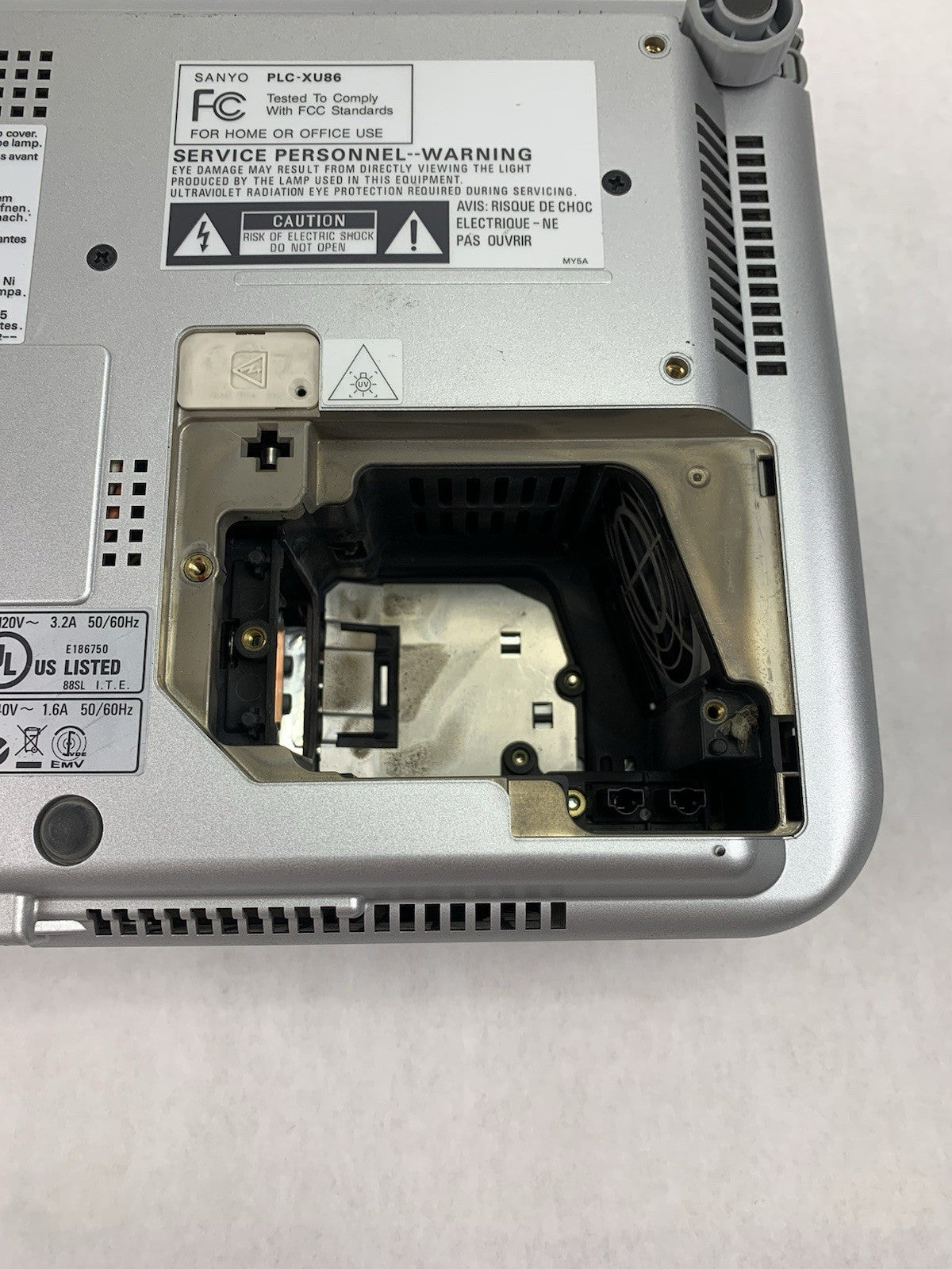 Sanyo PLC-XU86 LCD Projector – Parts or Repair No Lamp