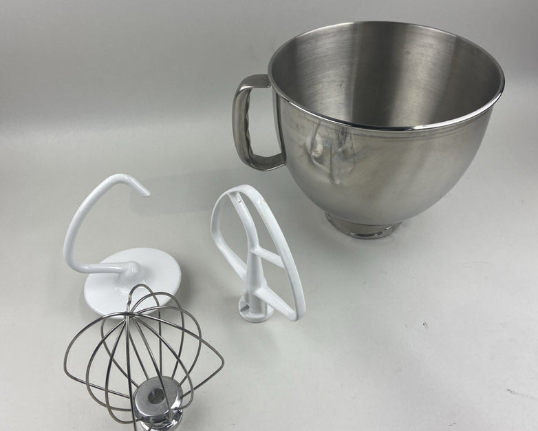 2005 KitchenAid KSM150 5 Quart Stainless Mixing Bowl With Attachments