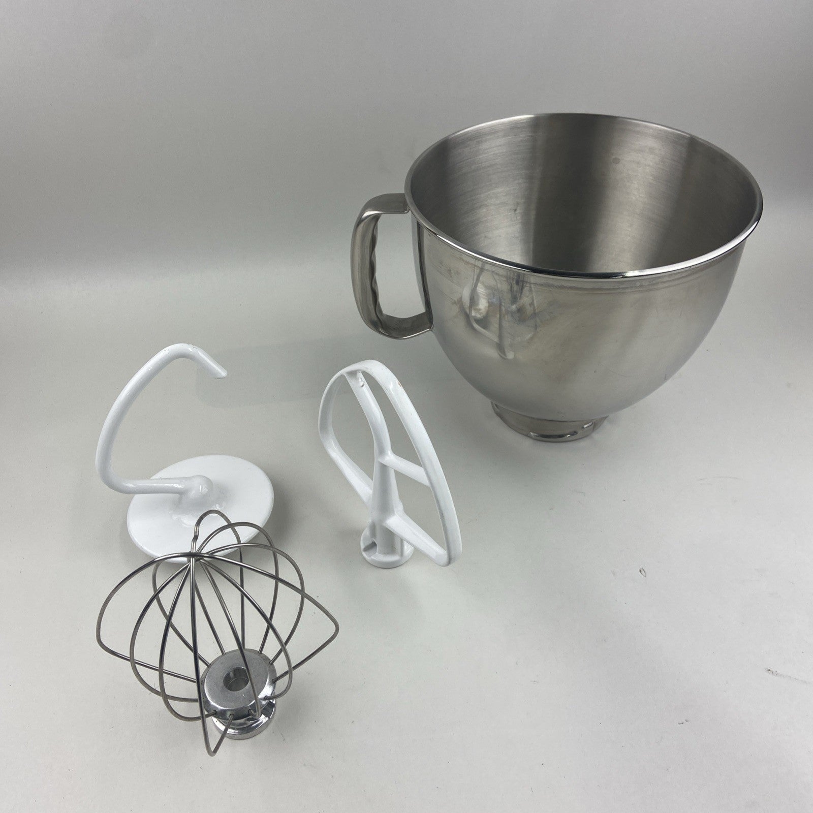 2005 KitchenAid KSM150 5 Quart Stainless Mixing Bowl With Attachments0
