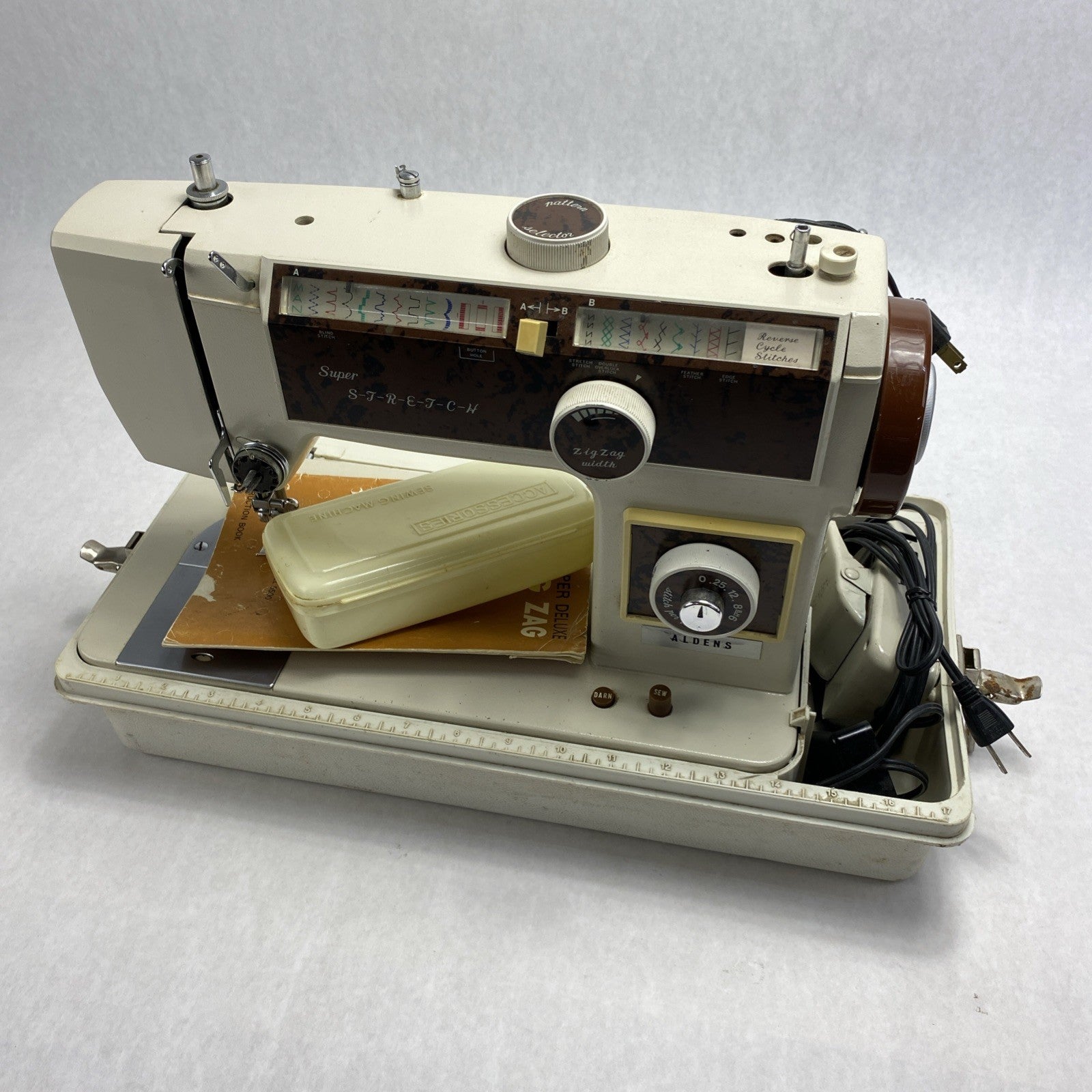 Vintage Morse Super Deluxe Zig Zag Model 5500 Sewing Machine21