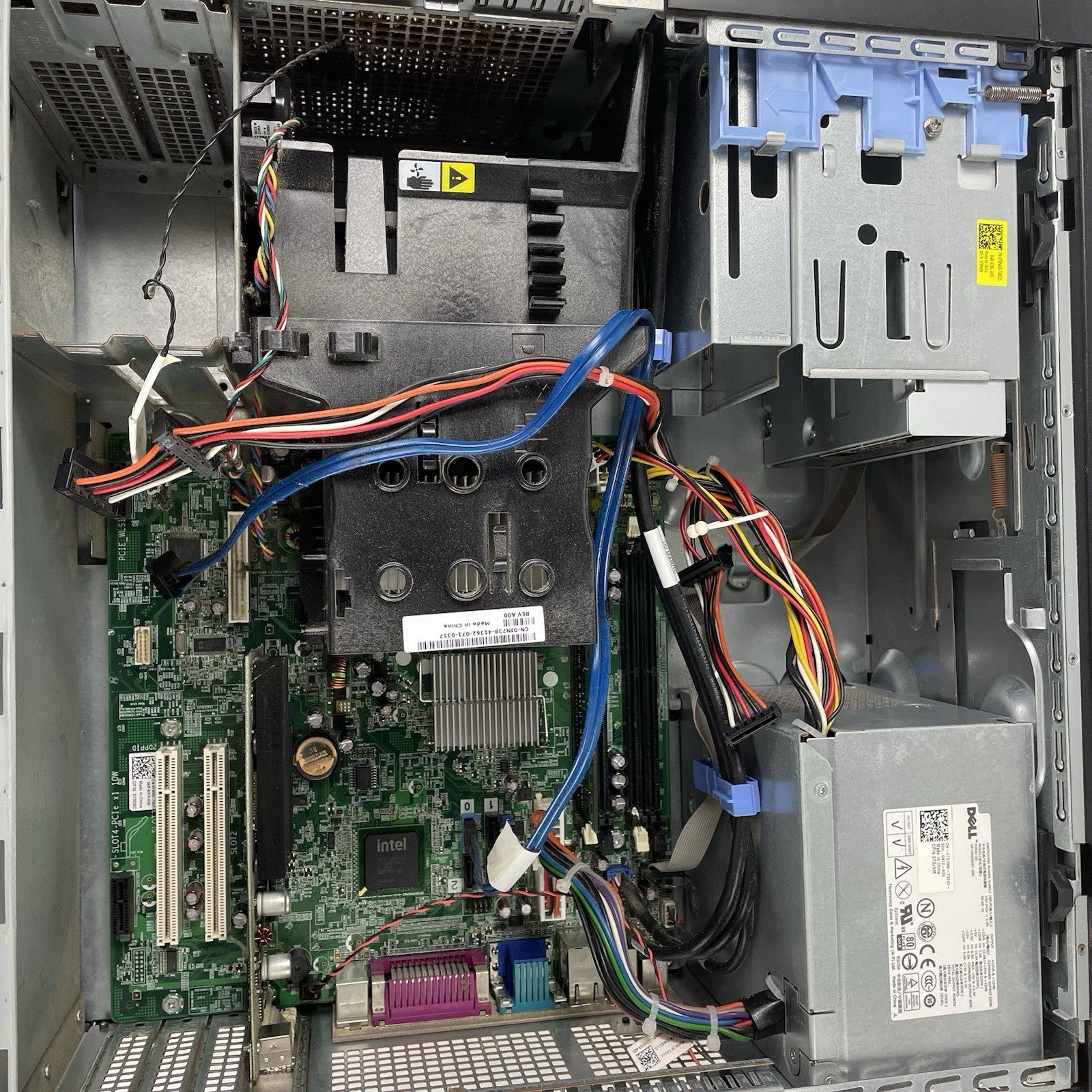 Dell OptiPlex 960 MT Core 2 Duo E8400 3.00 GHz 2 GB RAM No HDD No OS