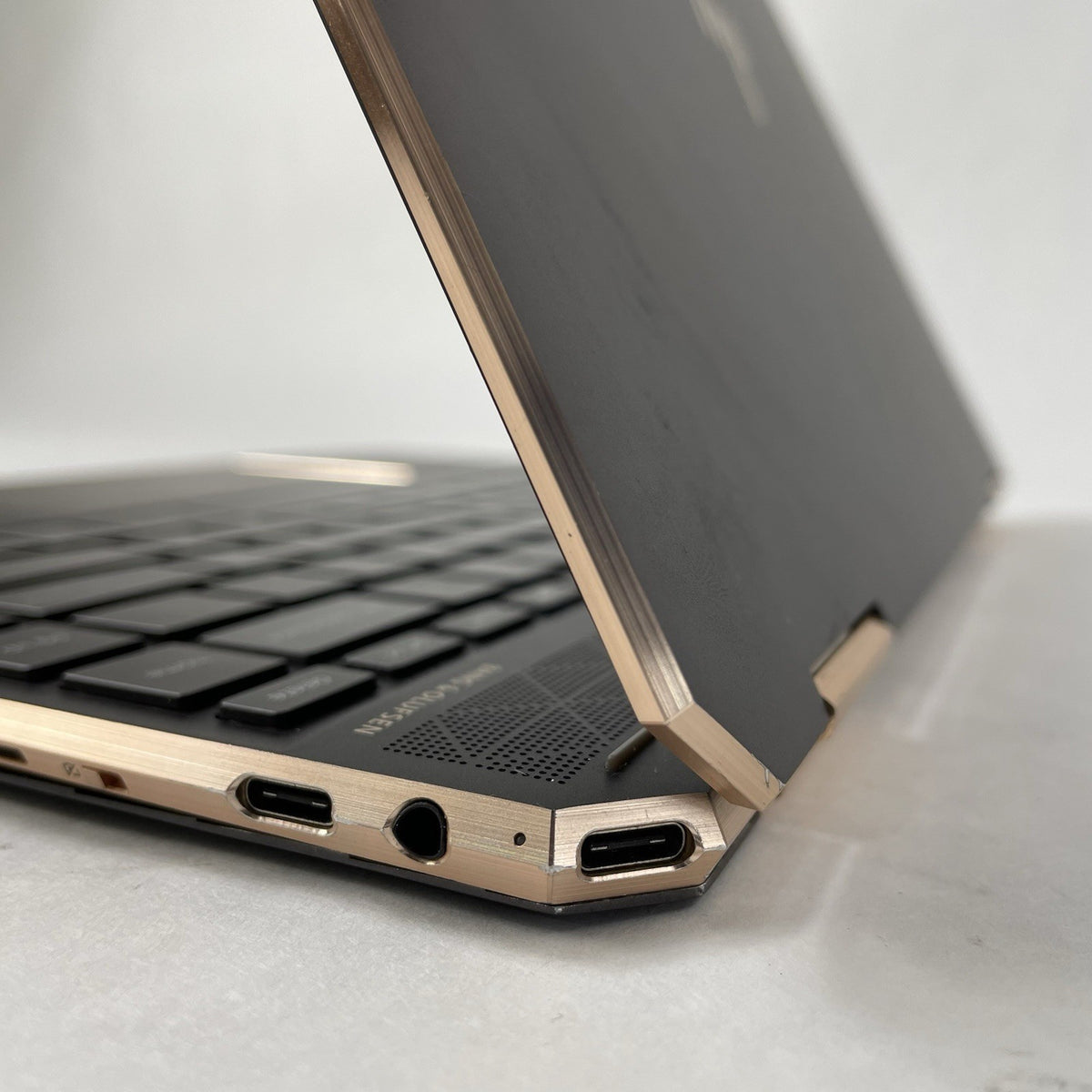 HP Spectre x360 13.3" i7-8565U 1.80 GHz 8 GB RAM No SSD/OS/AC/Batt - READ7