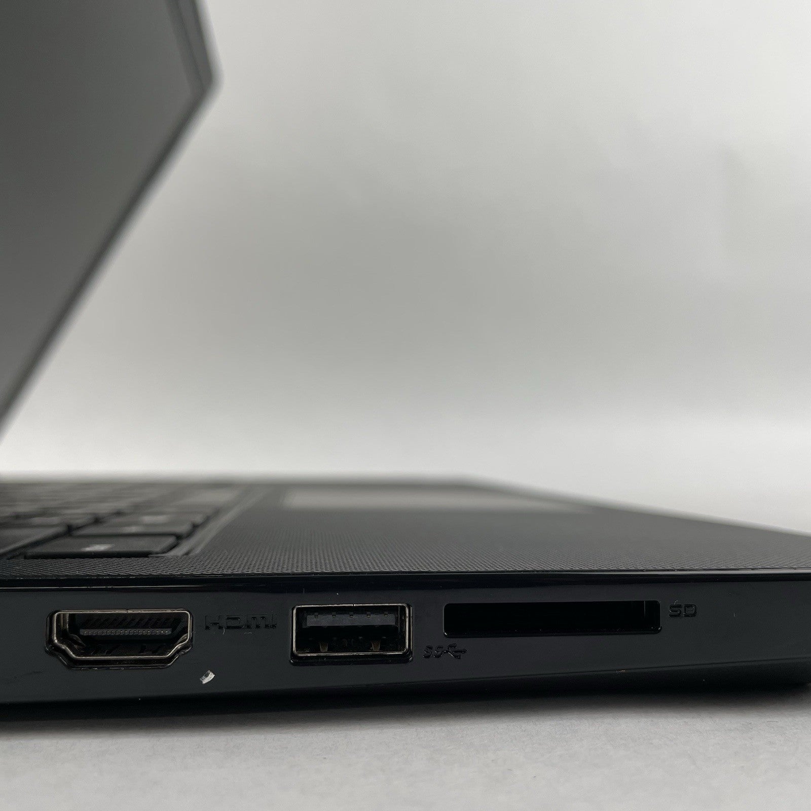 Dell Inspiron 5566 15.6" i5-7200U 2.50 GHz 8 GB RAM No SSD/OS/AC/Batt - Bad USB7