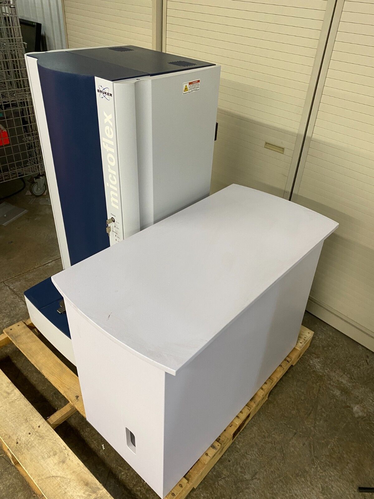 Bruker Microflex LT/SH Mass Spectrometer w/ GE 8221 Pump GE/OT
