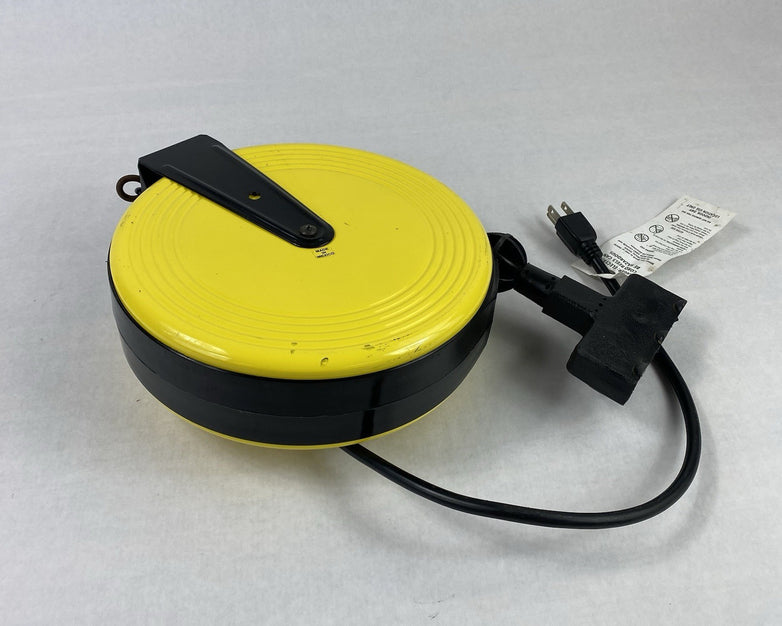 Bayco Model 800 125V AC 10A Retractable Power Cord Reel - Parts or Repair