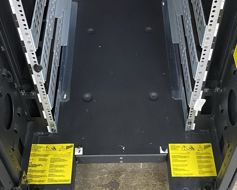 IBM 7014-T00 Enterprise 19" Rack Enclosure No Keys