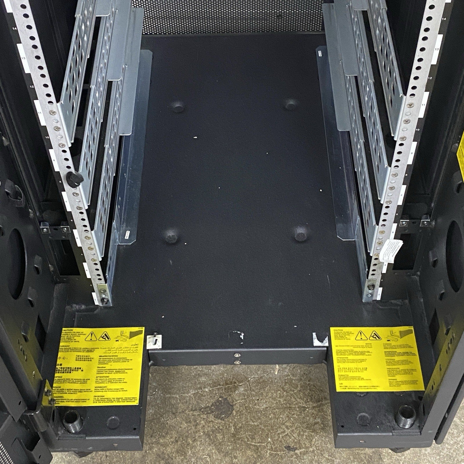 IBM 7014-T00 Enterprise 19" Rack Enclosure No Keys13